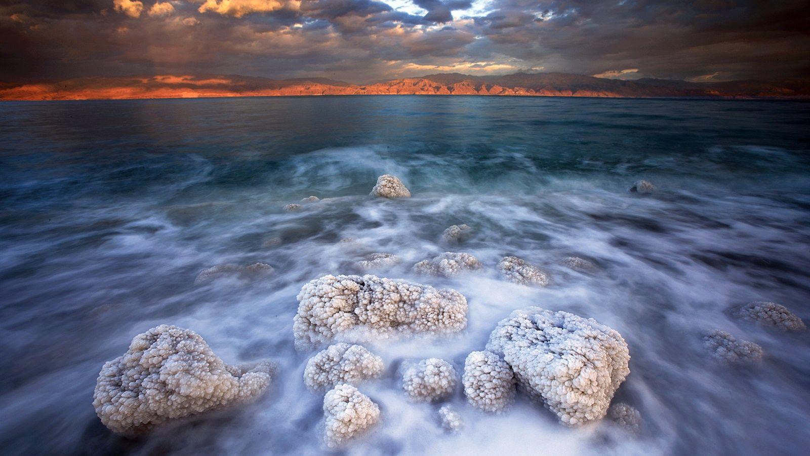 1600x900 Dead sea, salt, clouds, dusk Desktop Wallpaperx900 wallpaper download