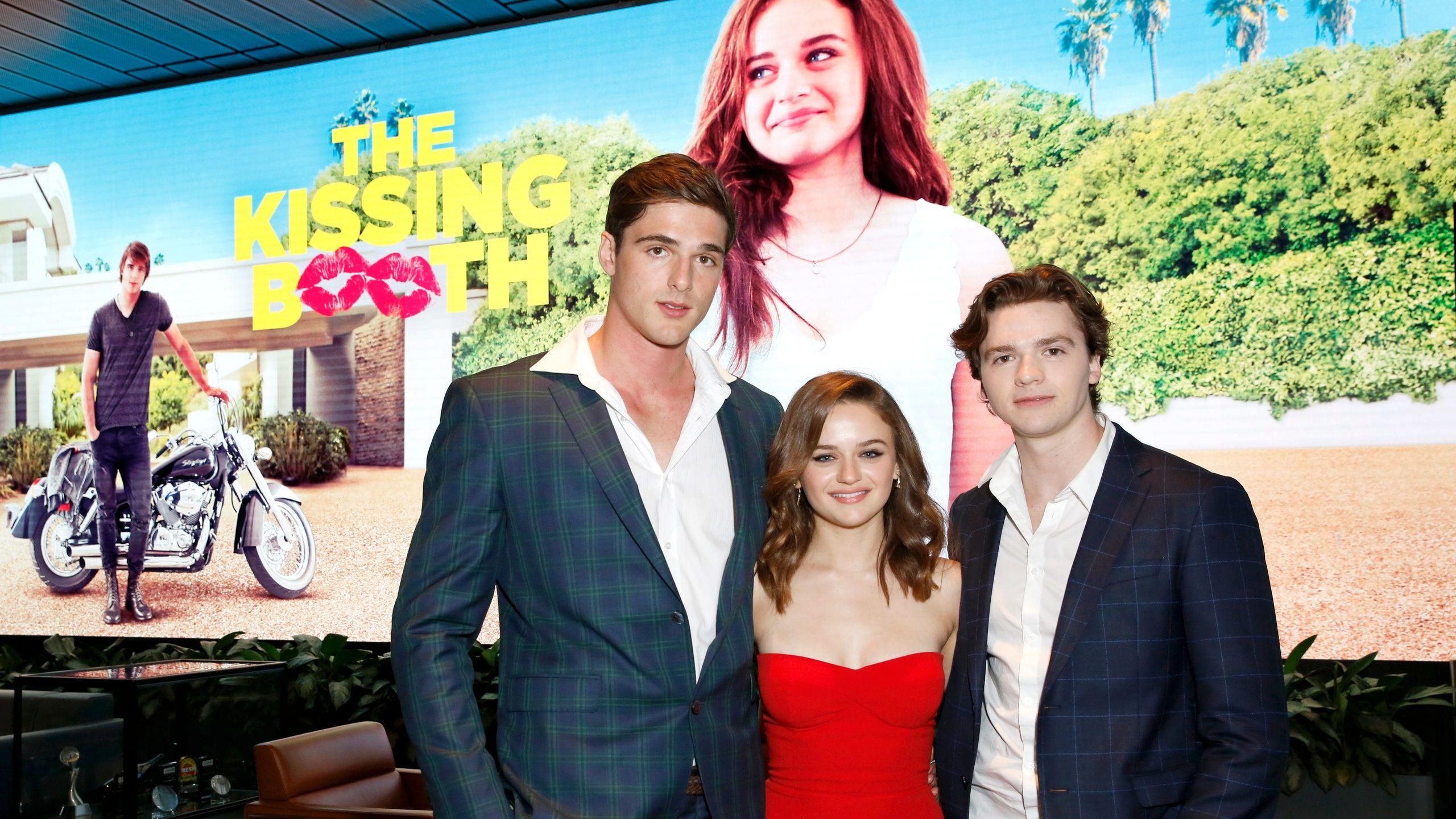 2560x1440 Kissing Booth Deleted Scene Features Jacob Elordi and Joey King Being Very Awkward
