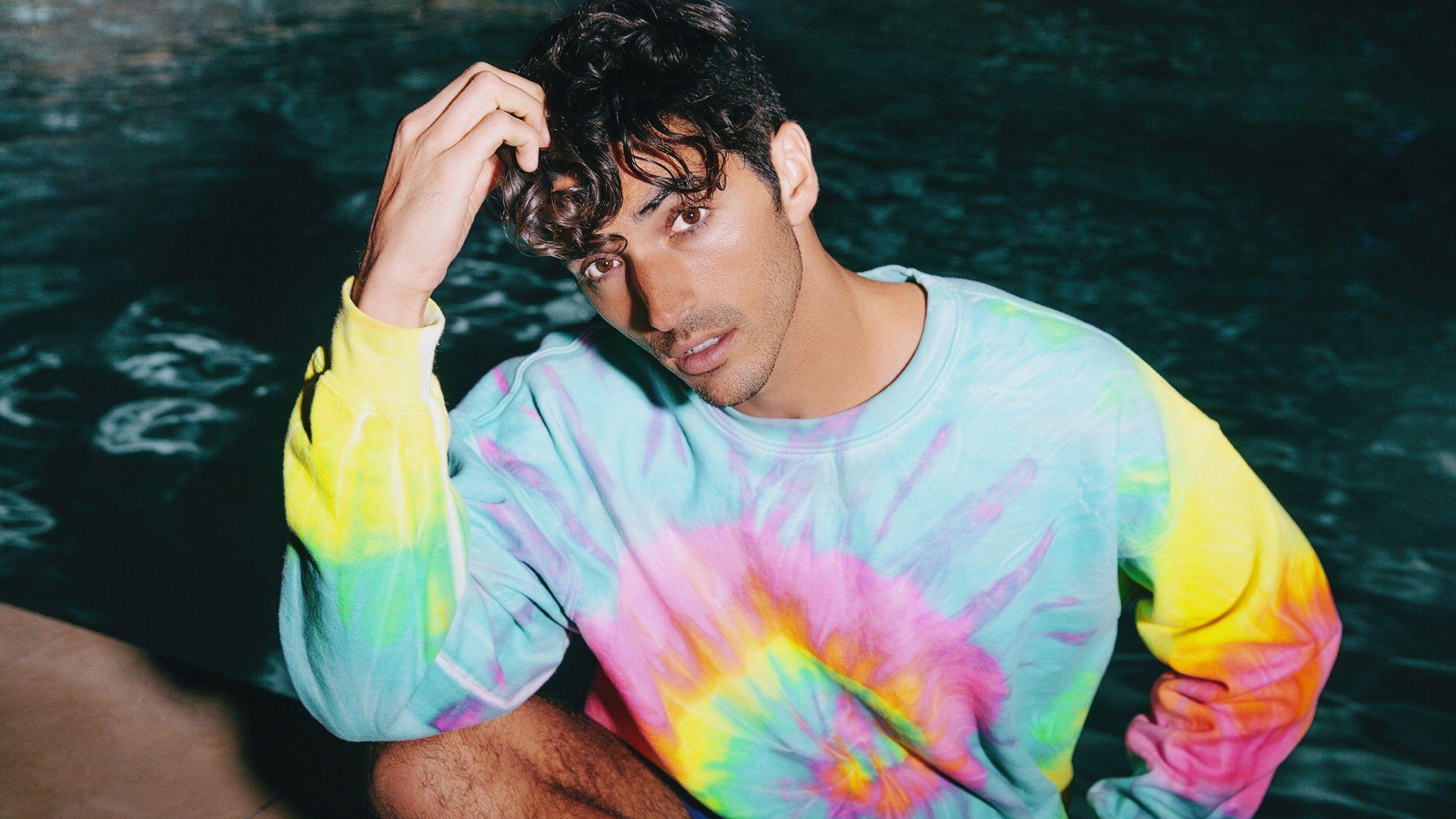 2560x1440 Prepare to Fall in Love With 'Kissing Booth 2' Star Taylor Zakhar Perez