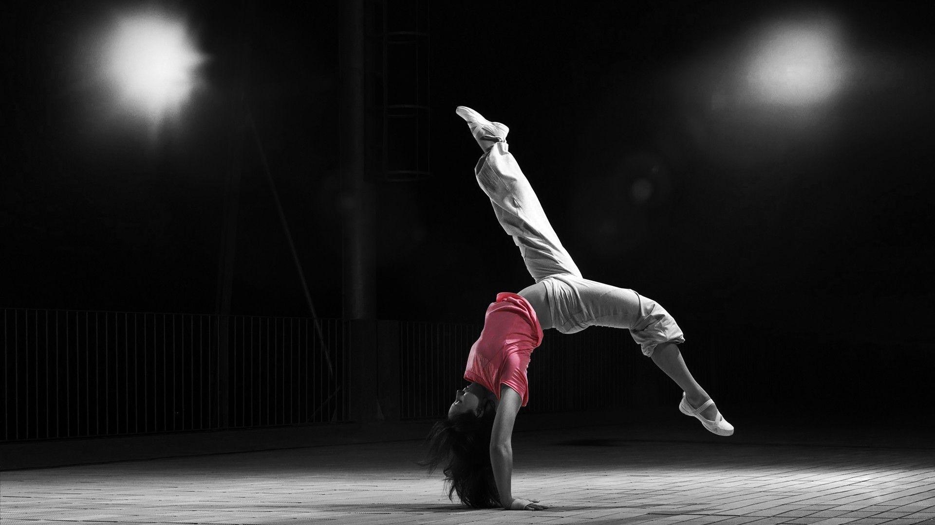1920x1080 Athletic girl standing on hands wallpaper and image, picture, photo