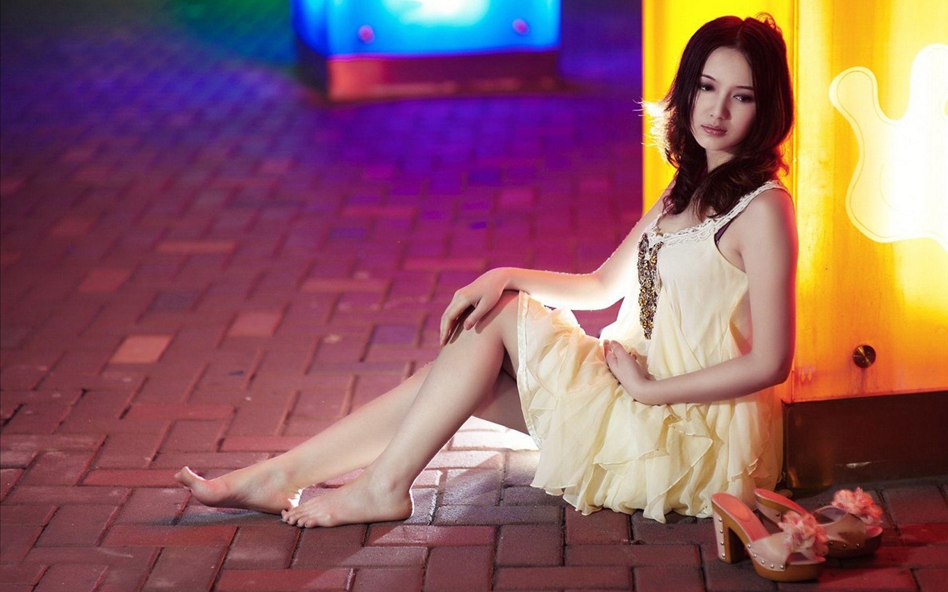 1920x1200 Walking in High. Attractive girls, Girl, Model