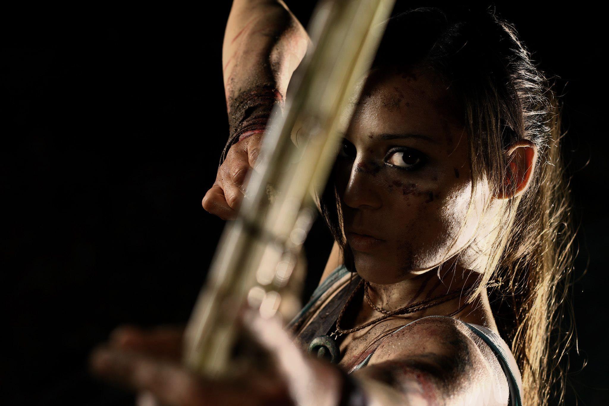 2048x1366 Tomb Raider Underworld lara croft girl gun bow arrow face eyes mud black background wallpaperx1366