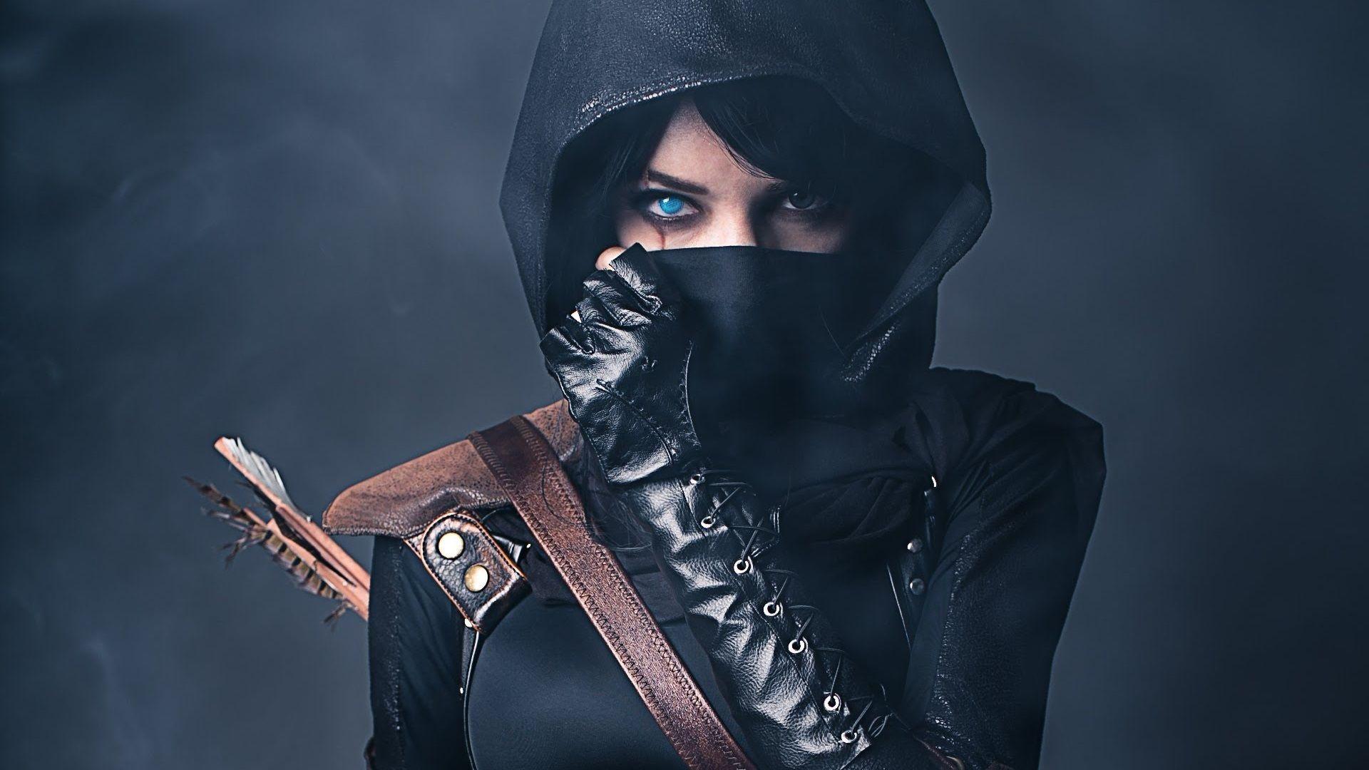1920x1080 Download wallpaper Girls / Women Cosplay with tags: Woman, Windows Black, Hood, Arrow, Girls, Mask, Cosplay, Black Hair, Glove, Leather