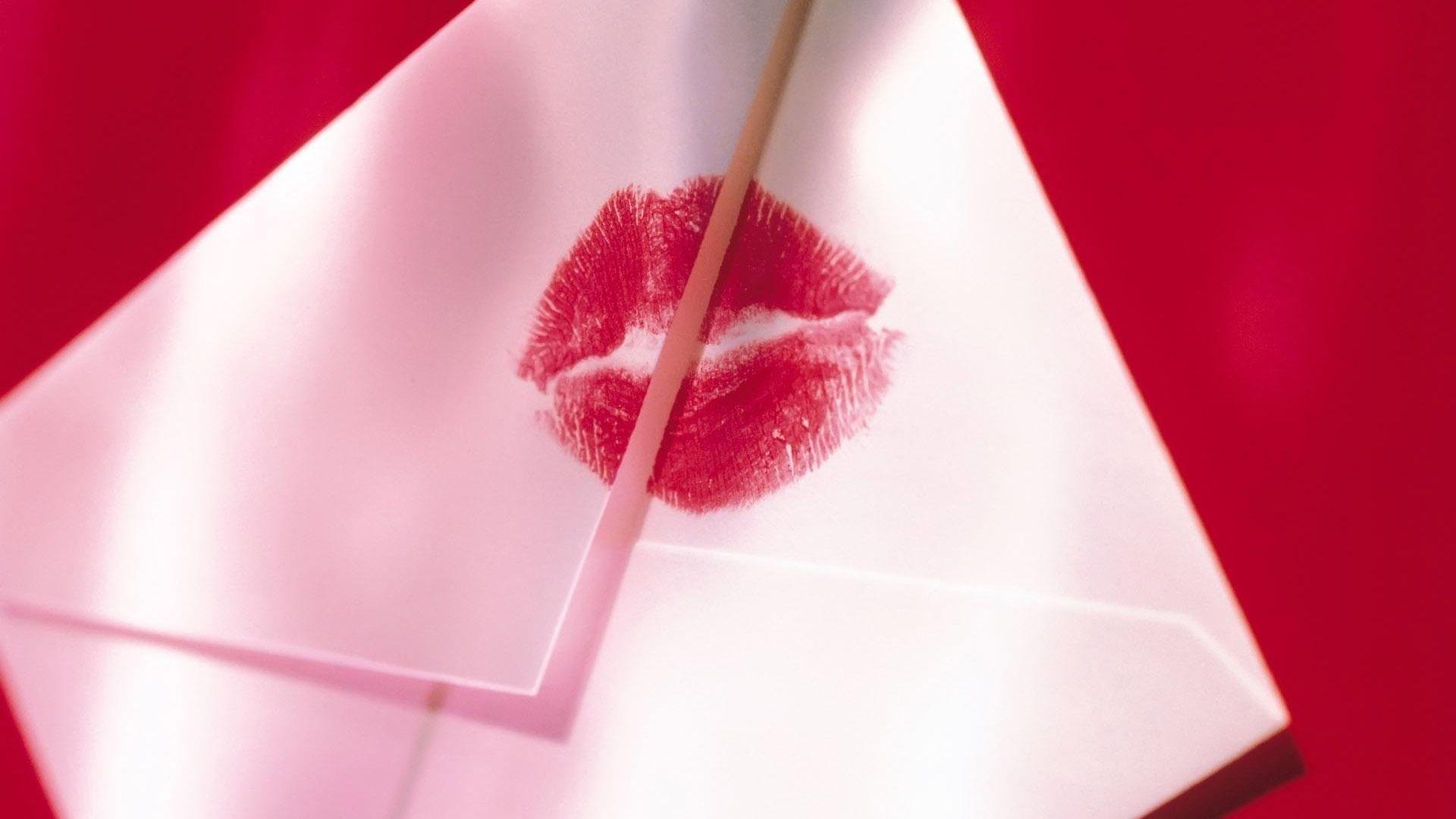1920x1080 Envelope lipstick kiss wallpaperx1080