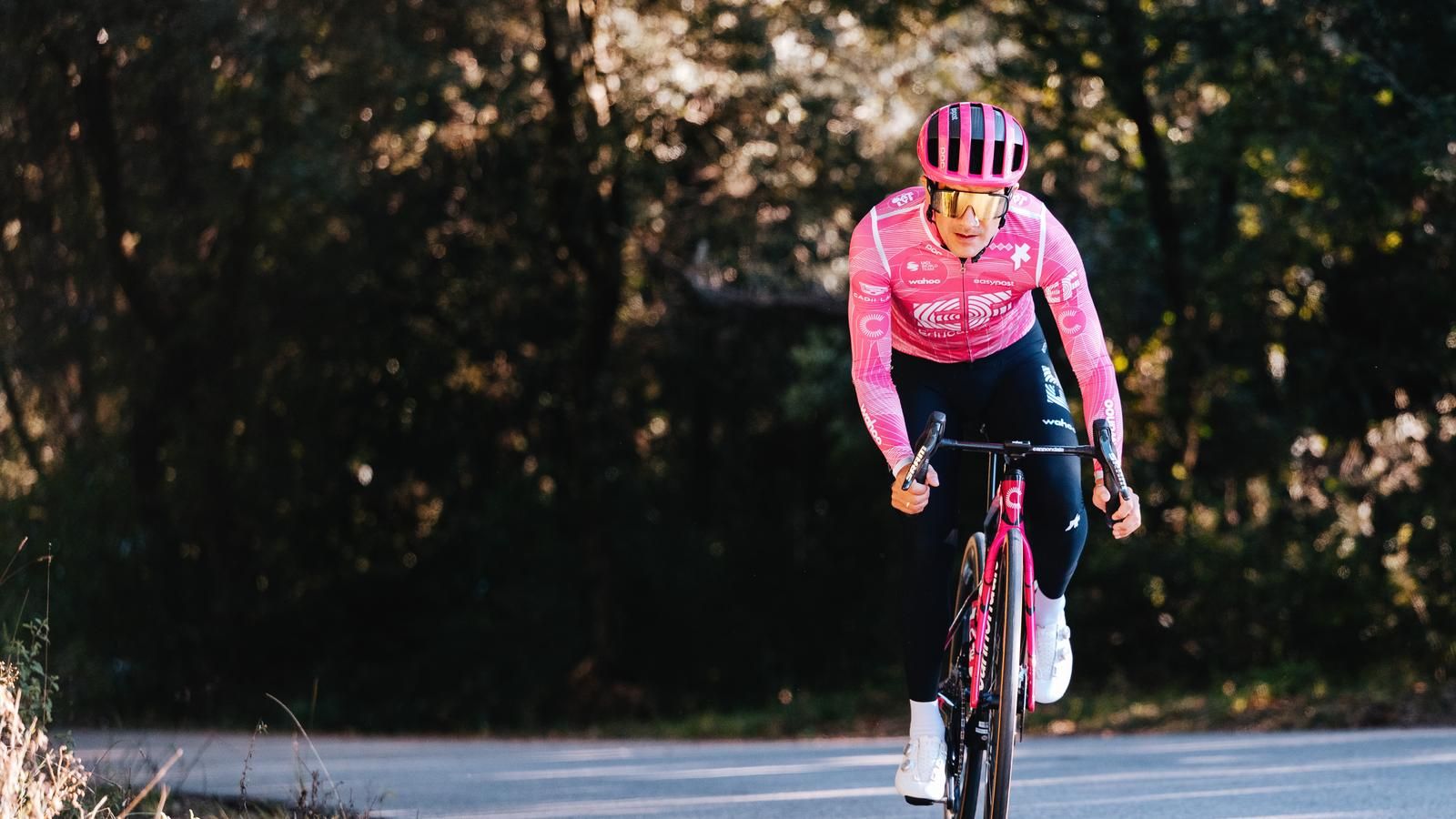 1600x900 Richard Carapaz. EF Pro Cycling