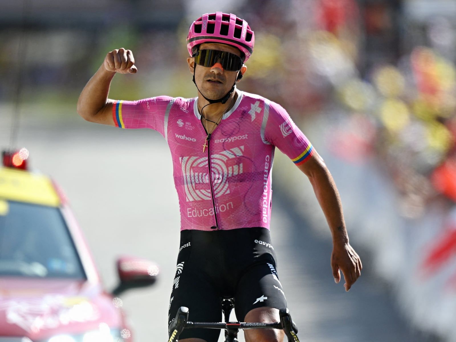 1600x1200 Richard Carapaz roars clear of breakaway to win Tour de France stage 18