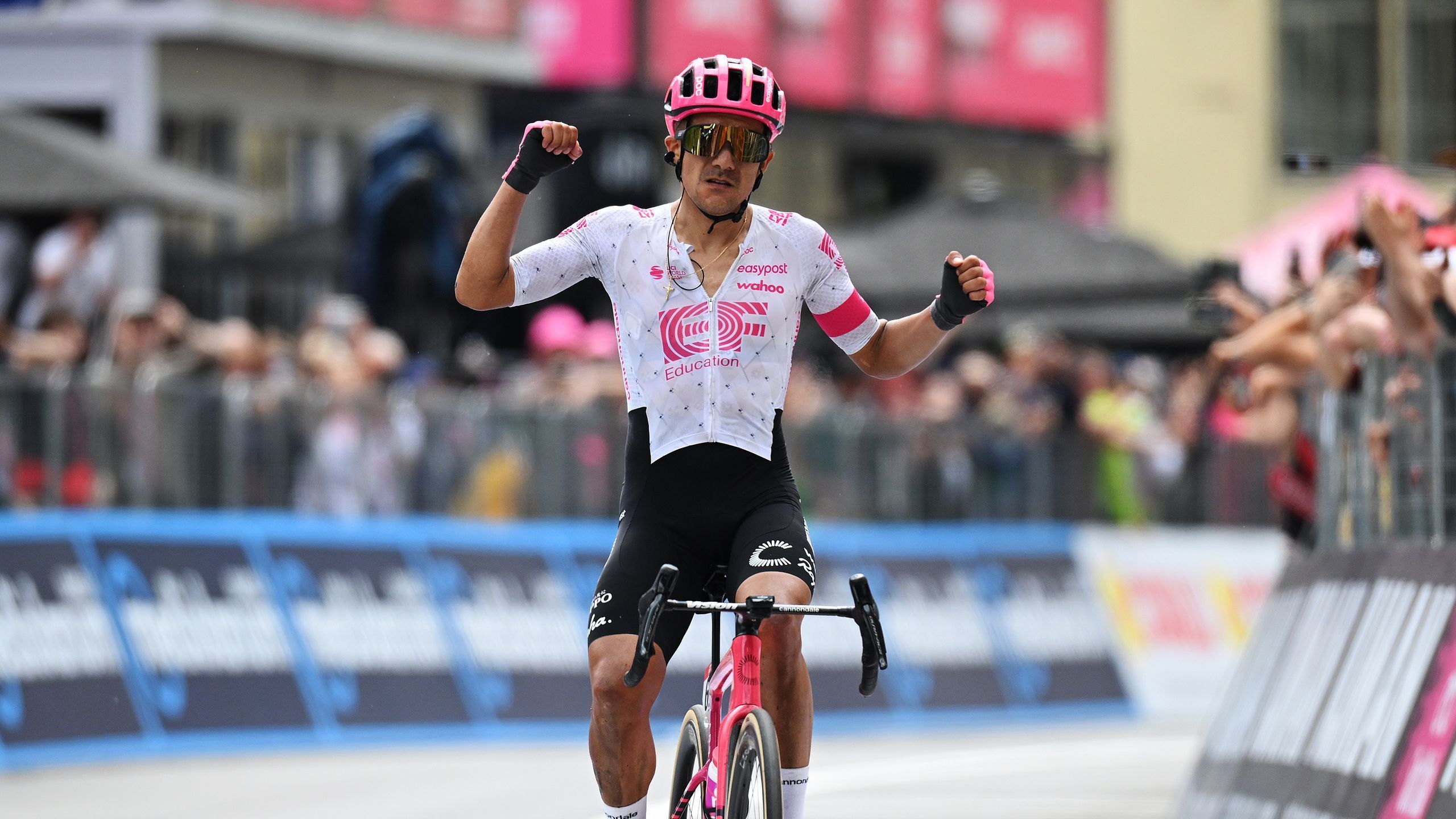 2560x1440 Giro d'Italia: Richard Carapaz 'in the hunt for pink' after taking fine solo win on Stage 11 ahead of GC rivals, Isaac del Toro nets bonus seconds