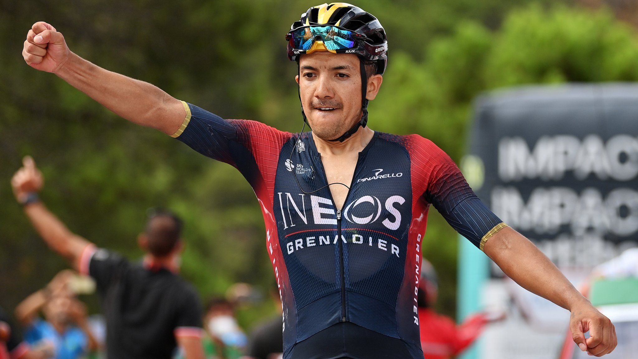 2048x1152 Vuelta a Espana: Richard Carapaz claims maiden win on stage Remco Evenepoel maintains lead