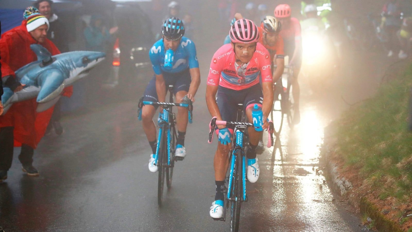 1600x900 Richard Carapaz closes in on Giro d'Italia win after gruelling day