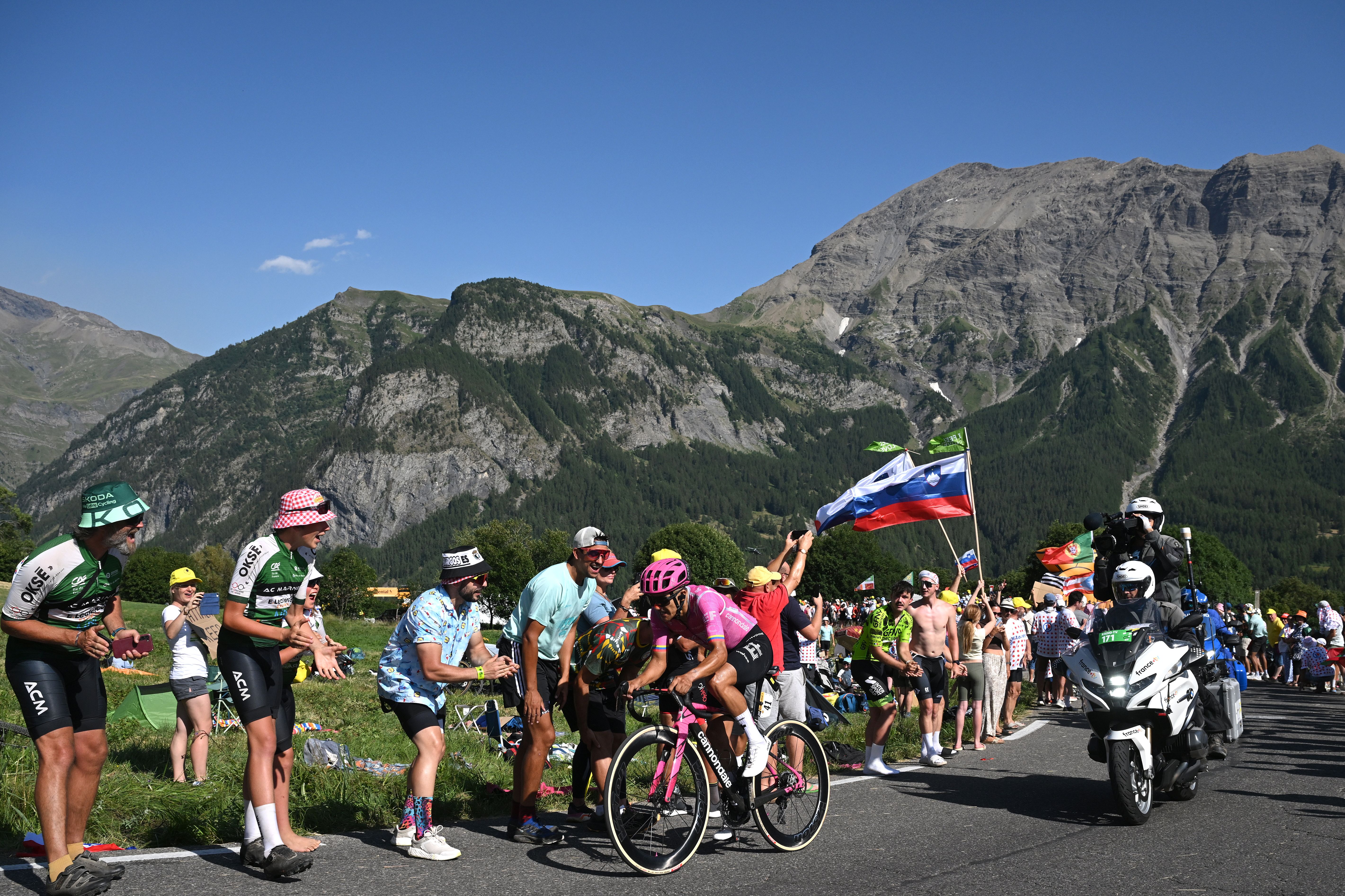 5682x3788 Richard Carapaz wins Stage 18 of the Tour de France. EF Pro Cycling