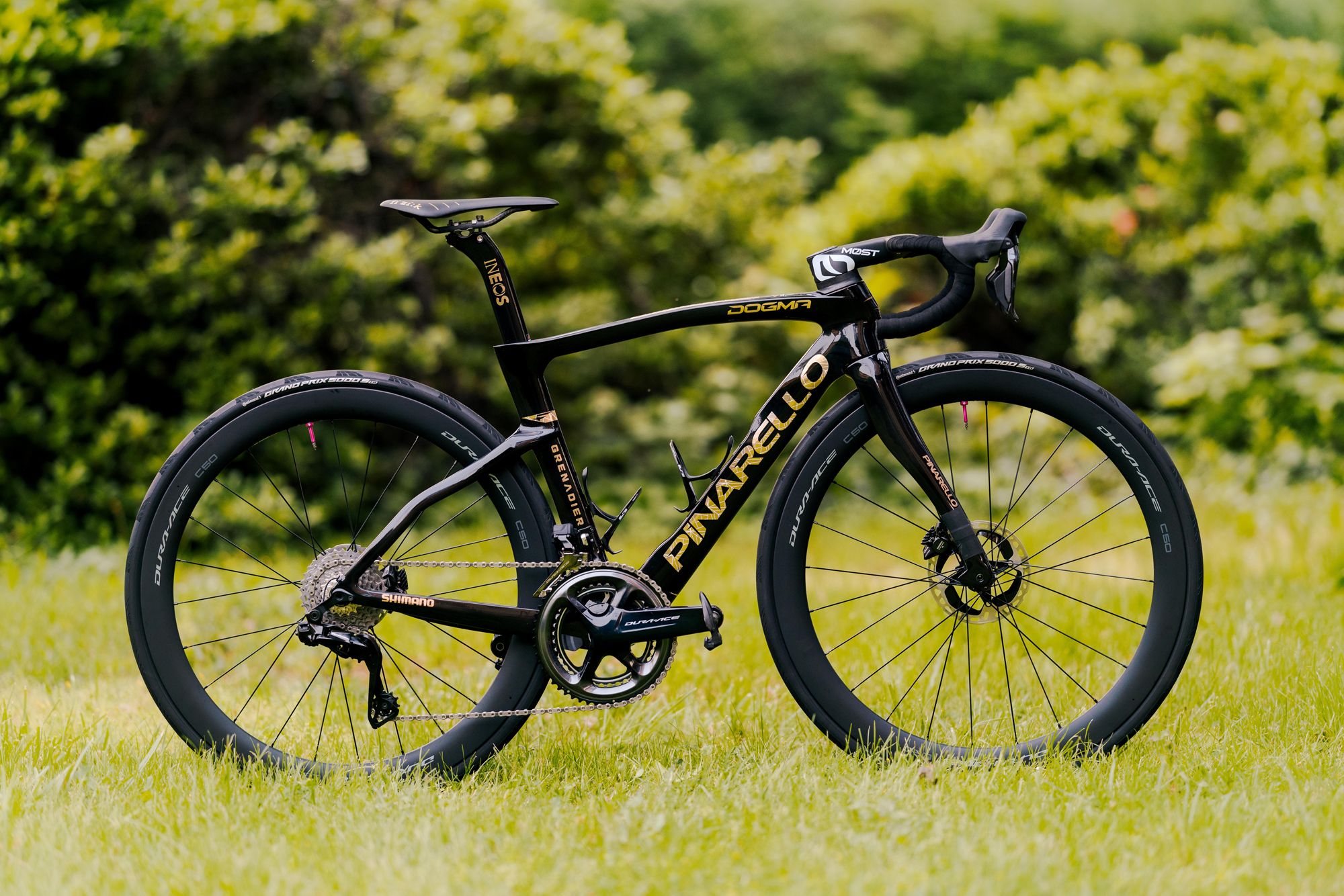 2000x1334 Richard Carapaz ditches gold Pinarello Dogma F to save weight at the Giro d'Italia
