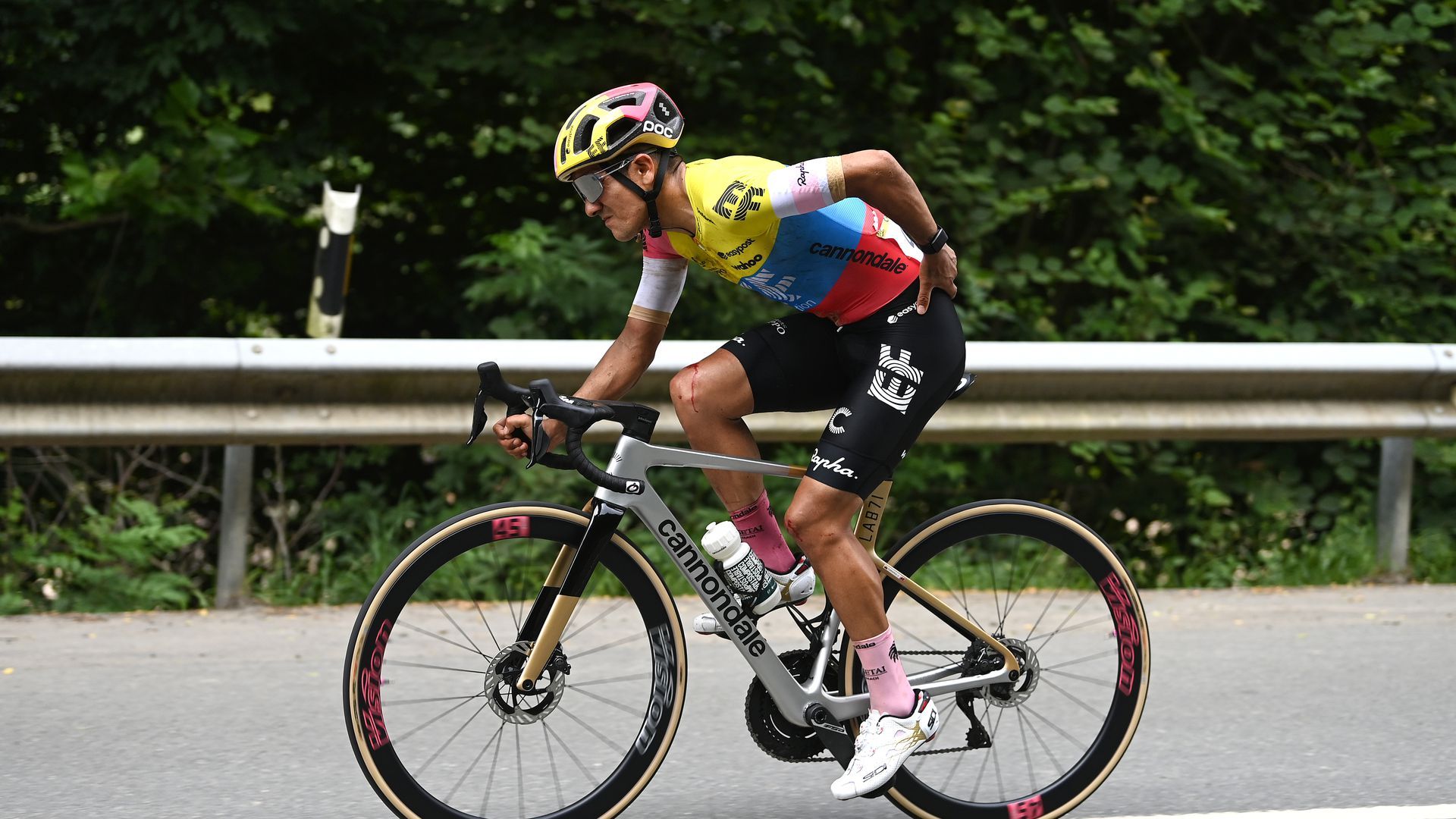 1920x1080 Richard Carapaz aterrizó en Ecuador tras su retiro del Tour de Francia Red 102.1