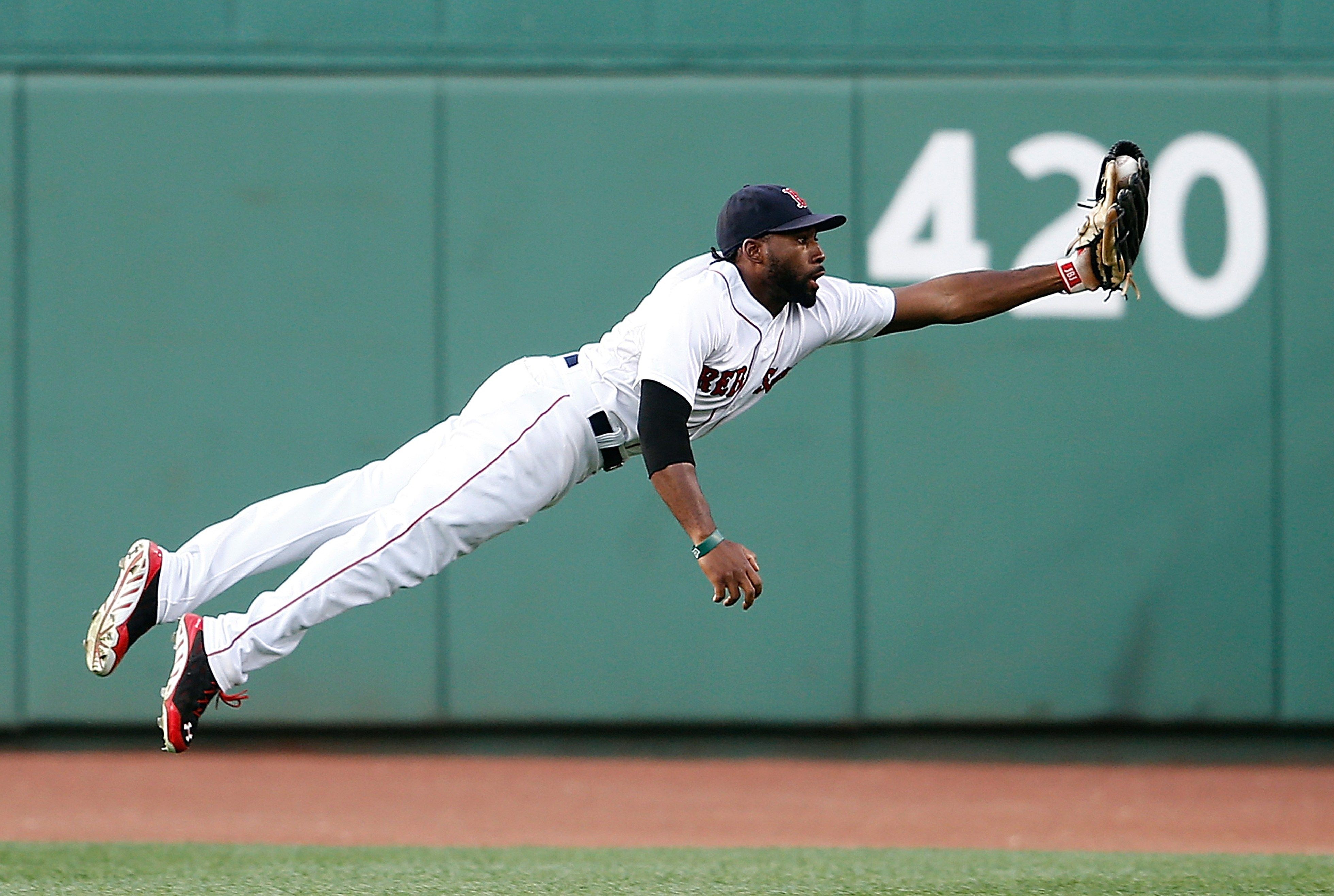 3920x2633 Jackie Bradley Jr.'s diving catch is a beauty. Over the Monster