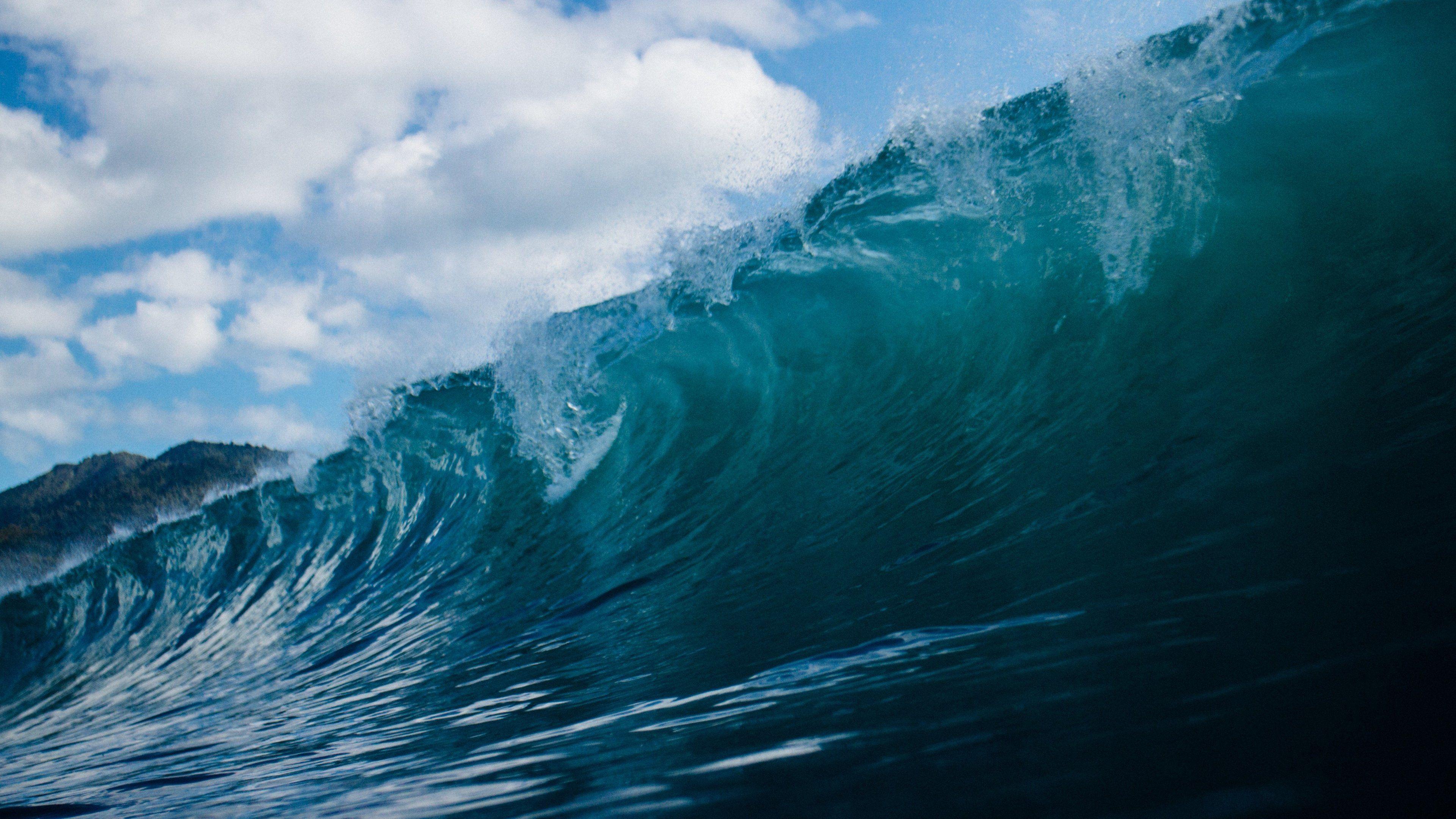 3840x2160 Water Wave Wallpaper