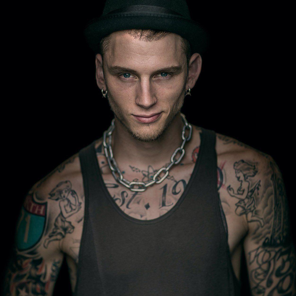 1252x1252 Machine Gun Kelly photo, picture, stills, image, wallpaper