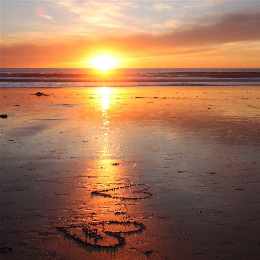 1024x1024 Love on the beach iPad Air Wallpaper Free Download