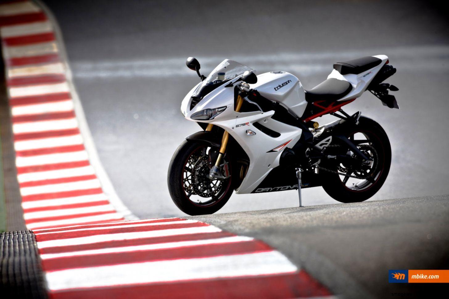 1456x970 Triumph Daytona 675R Wallpaper
