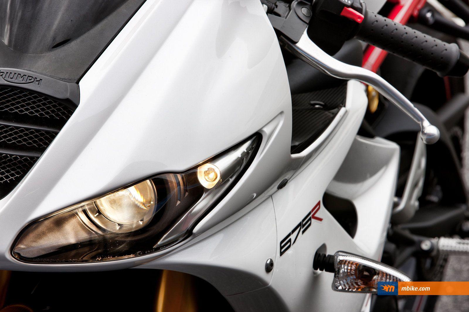 1600x1067 Triumph Daytona 675 R Wallpaper