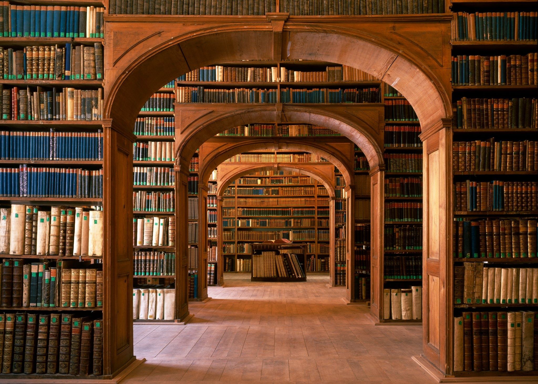 2048x1462 Library Wallpaper