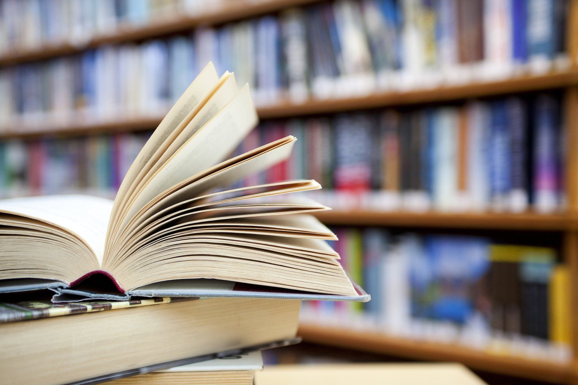 1920x1280 HD Close Up Of Open Book In Blurred Library Settingx2333