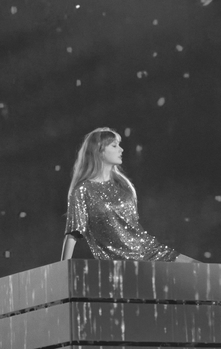 736x1160 Taylor Swift: The Eras Tour in black & white picture