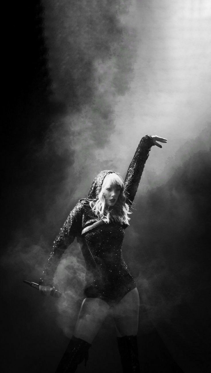 736x1296 Taylor Swift Black And White Wallpaper