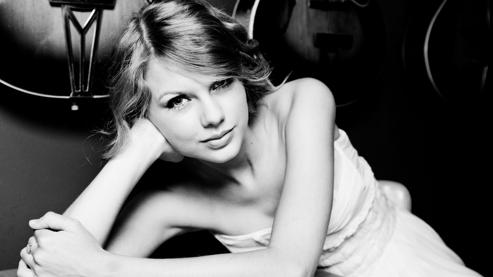 1600x900 Taylor Swift Black and White 4K UHD Wallpaper for UltraHD Desktop and TV : Smartphone and Tablet Devices