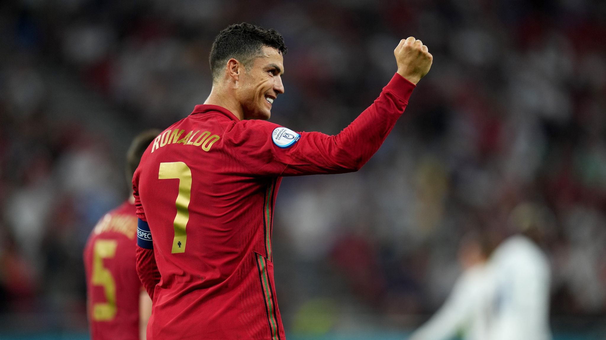 2048x1152 Cristiano Ronaldo wins EURO 2020 Alipay Top Scorer award. UEFA EURO 2020
