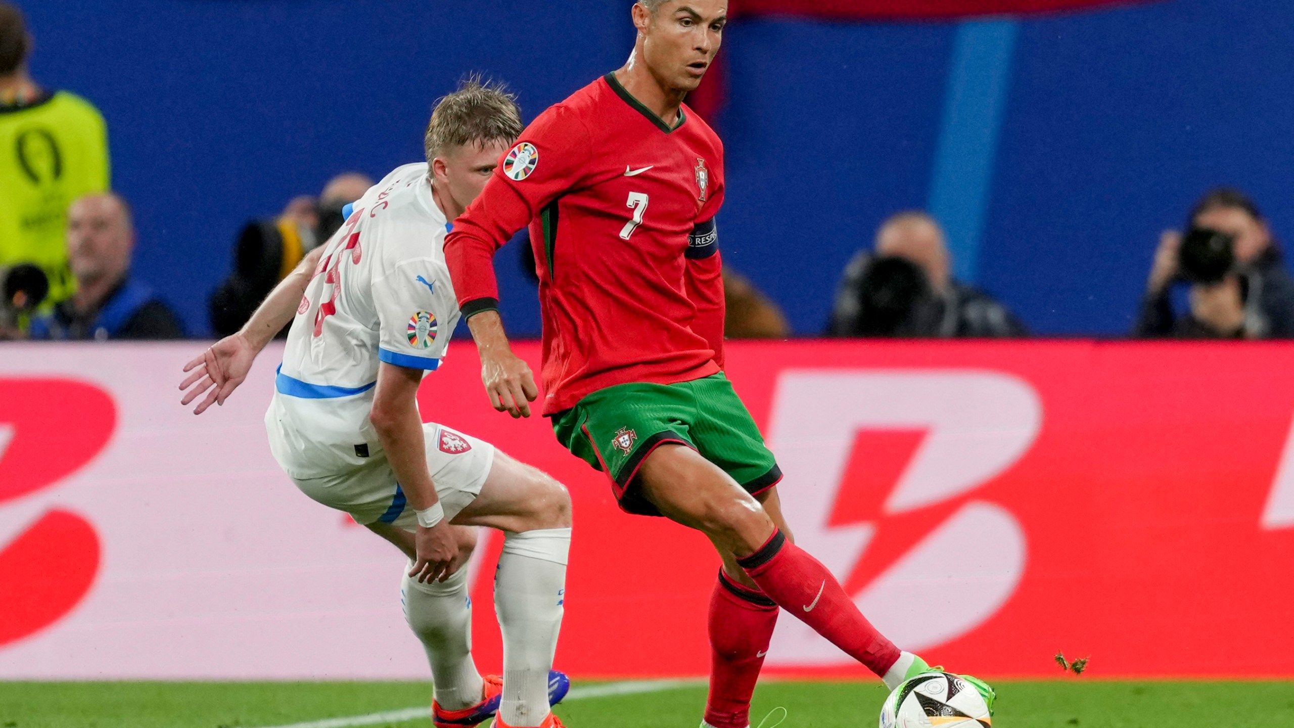 2560x1440 Cristiano Ronaldo becomes 1st player to play at 6 European Championships as Portugal starts with win