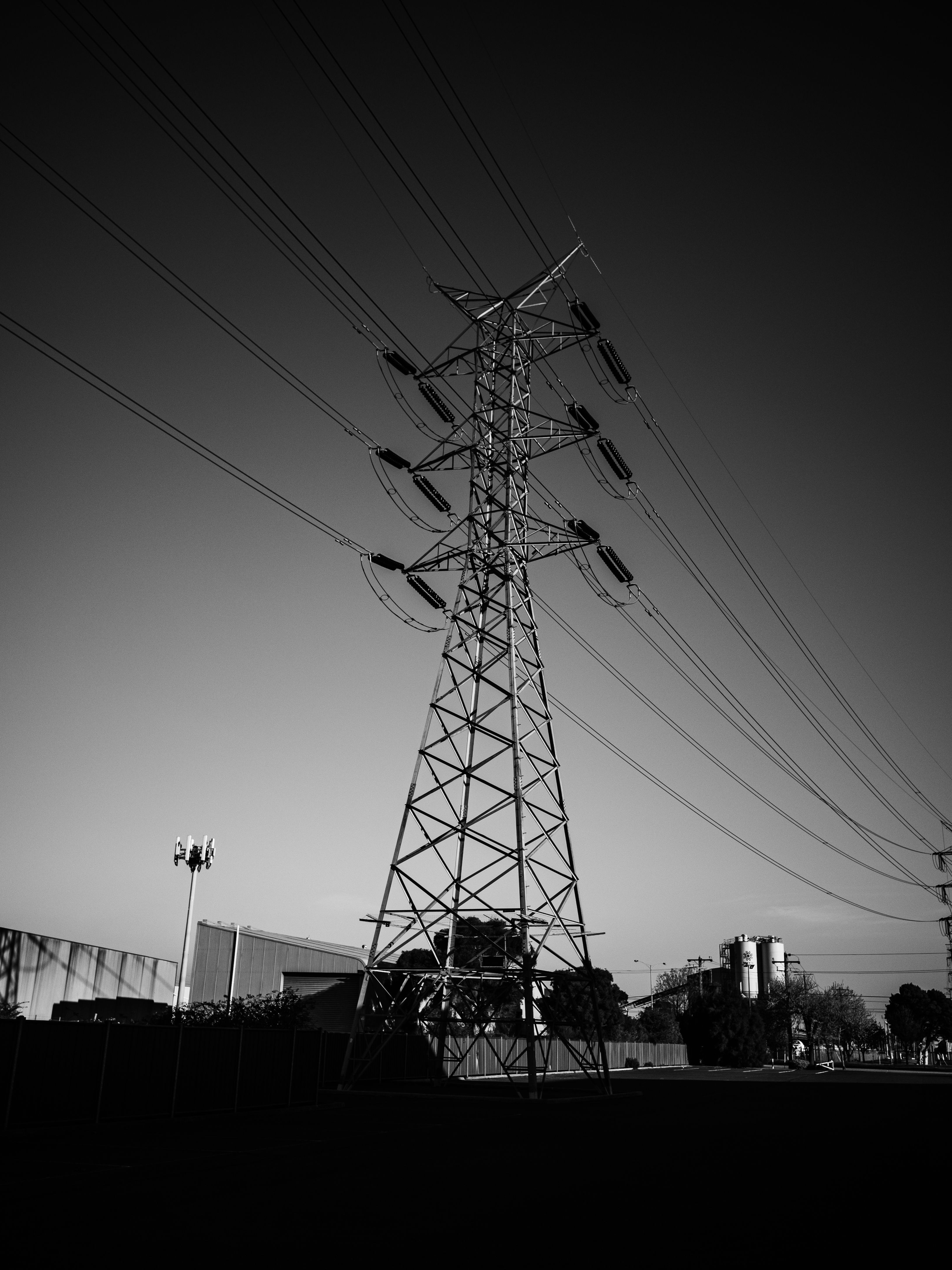 3264x4352 Transmission Tower in Black and White · Free