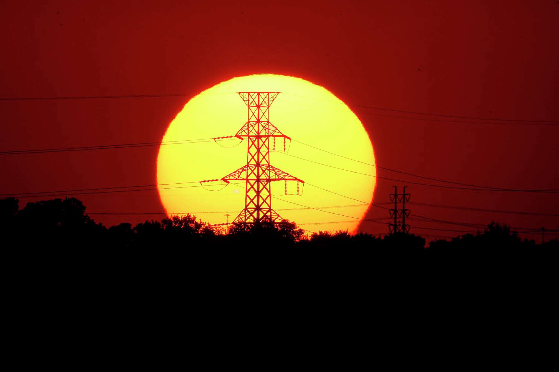 1920x1280 The Century Old Transmission Line Is Getting A 21st Century Upgrade