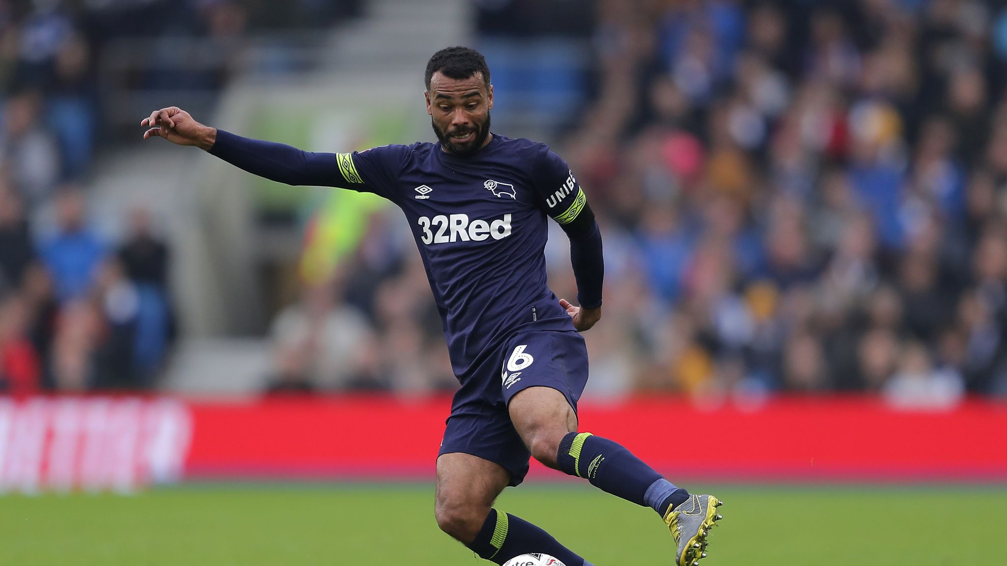 2048x1152 Ashley Cole among players released