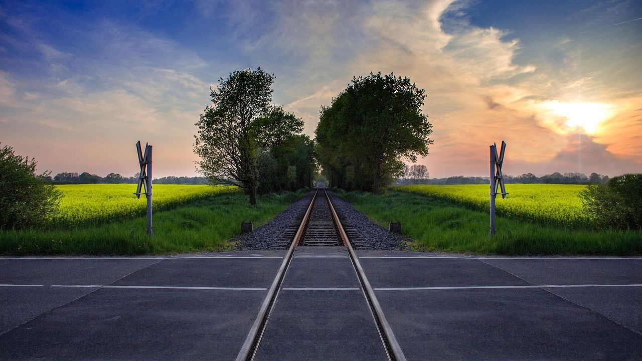 1280x720 Free Perlintasan Sebidang Felmer & Railroad Crossing Image
