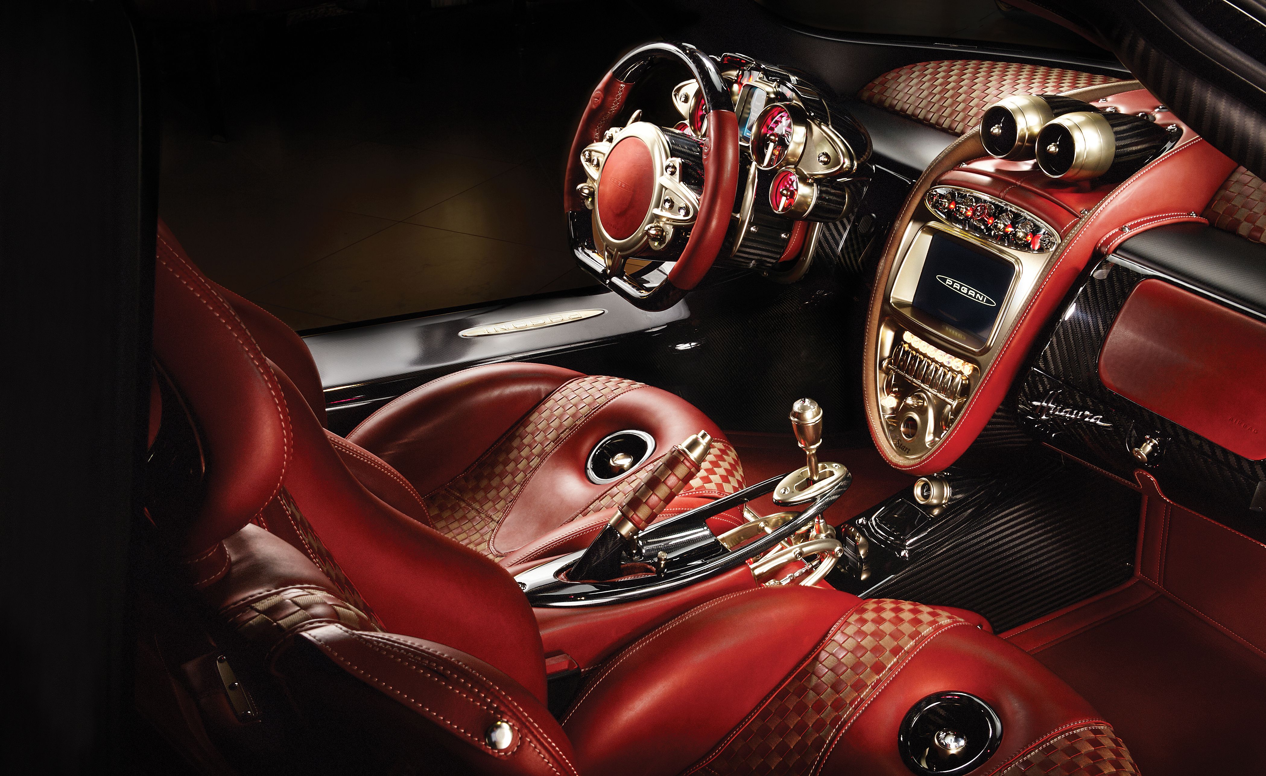 4198x2574 Pagani crafted a divine dashboard, inspired