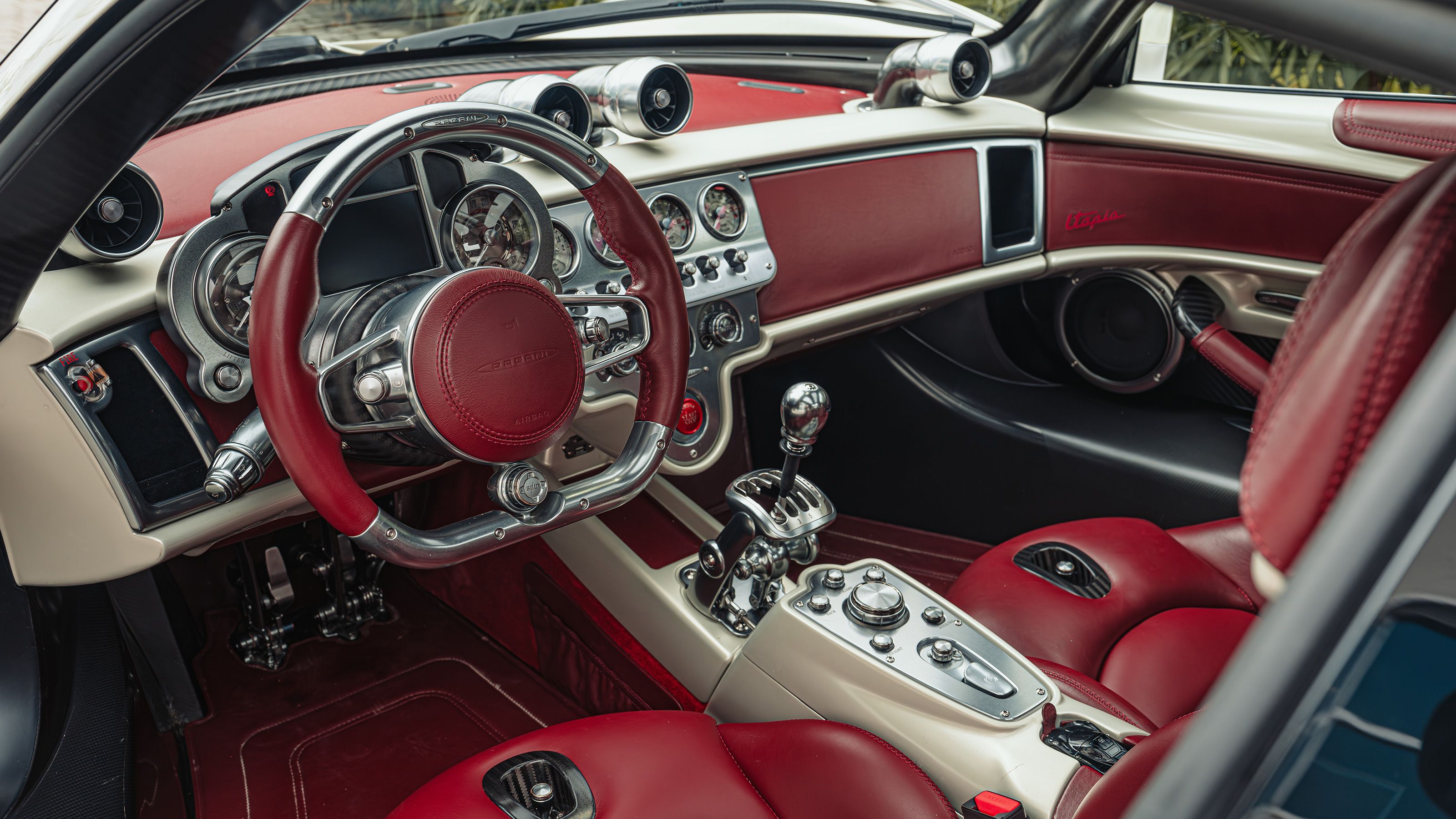 3200x1800 Pagani Utopia Interior Layout & Technology