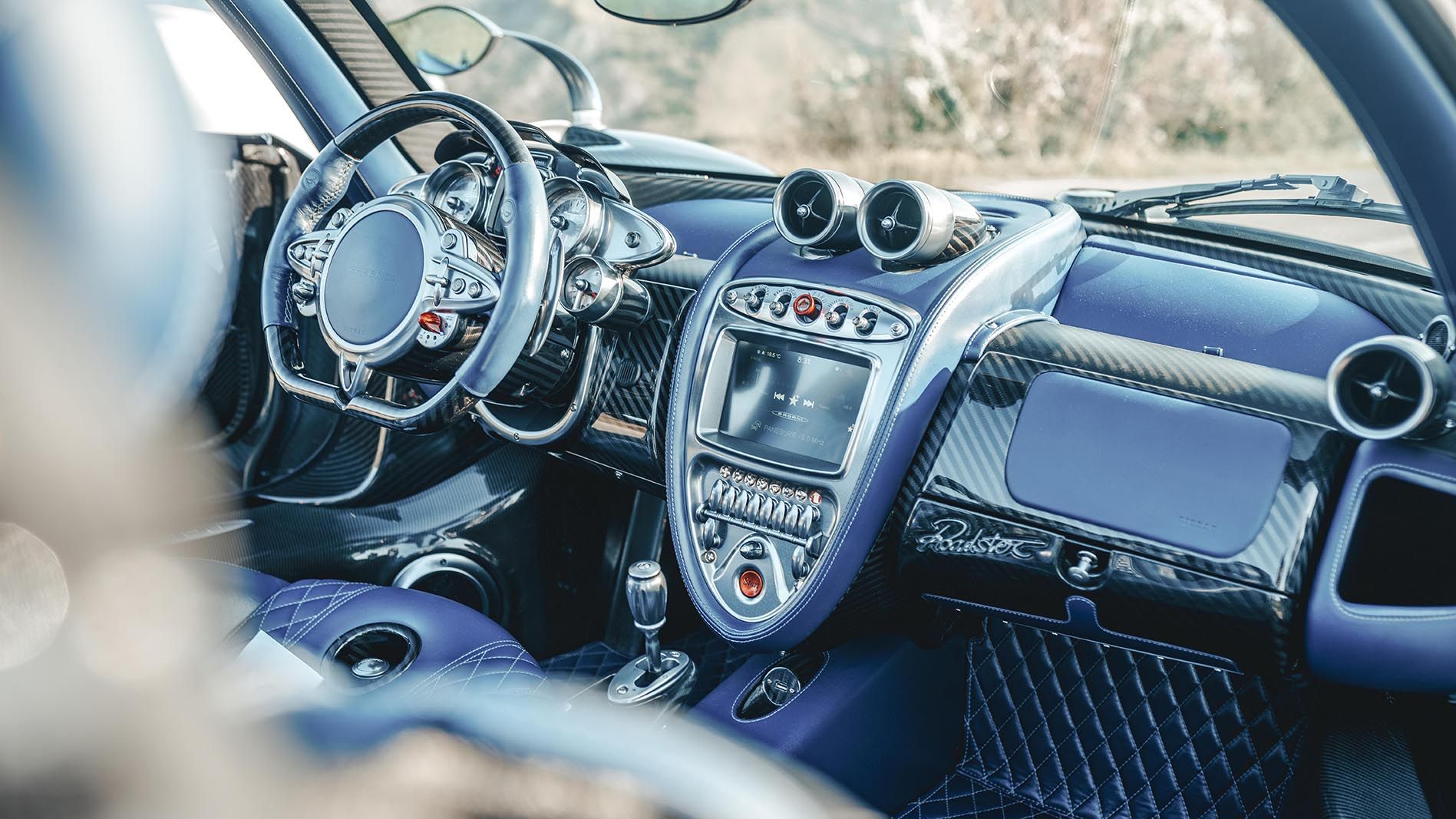 1897x1067 Pagani Huayra Roadster Interior Layout & Technology