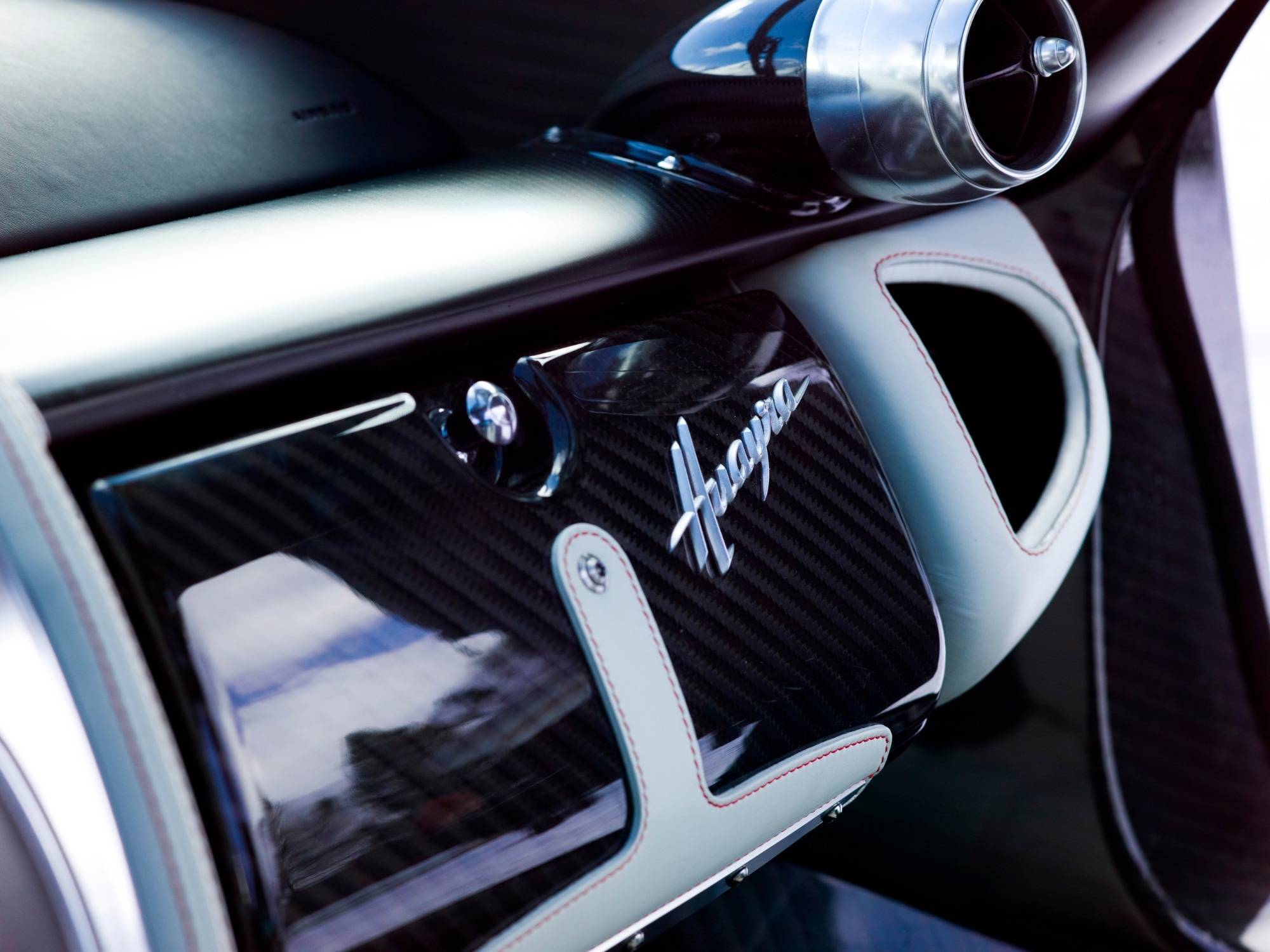 2000x1500 Pagani Huayra Interior Photo