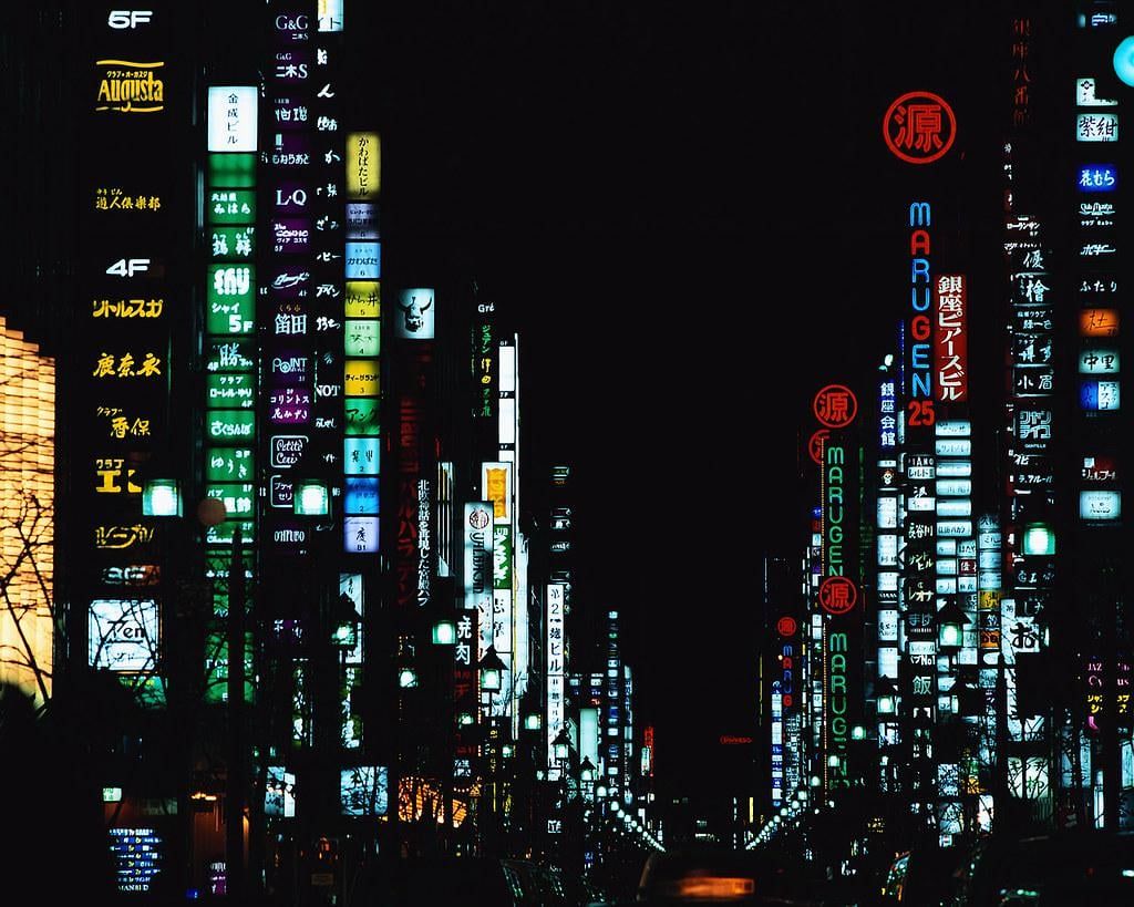 1024x819 The Transition from the 80s to the 90s: A Shift in Japanese Culture