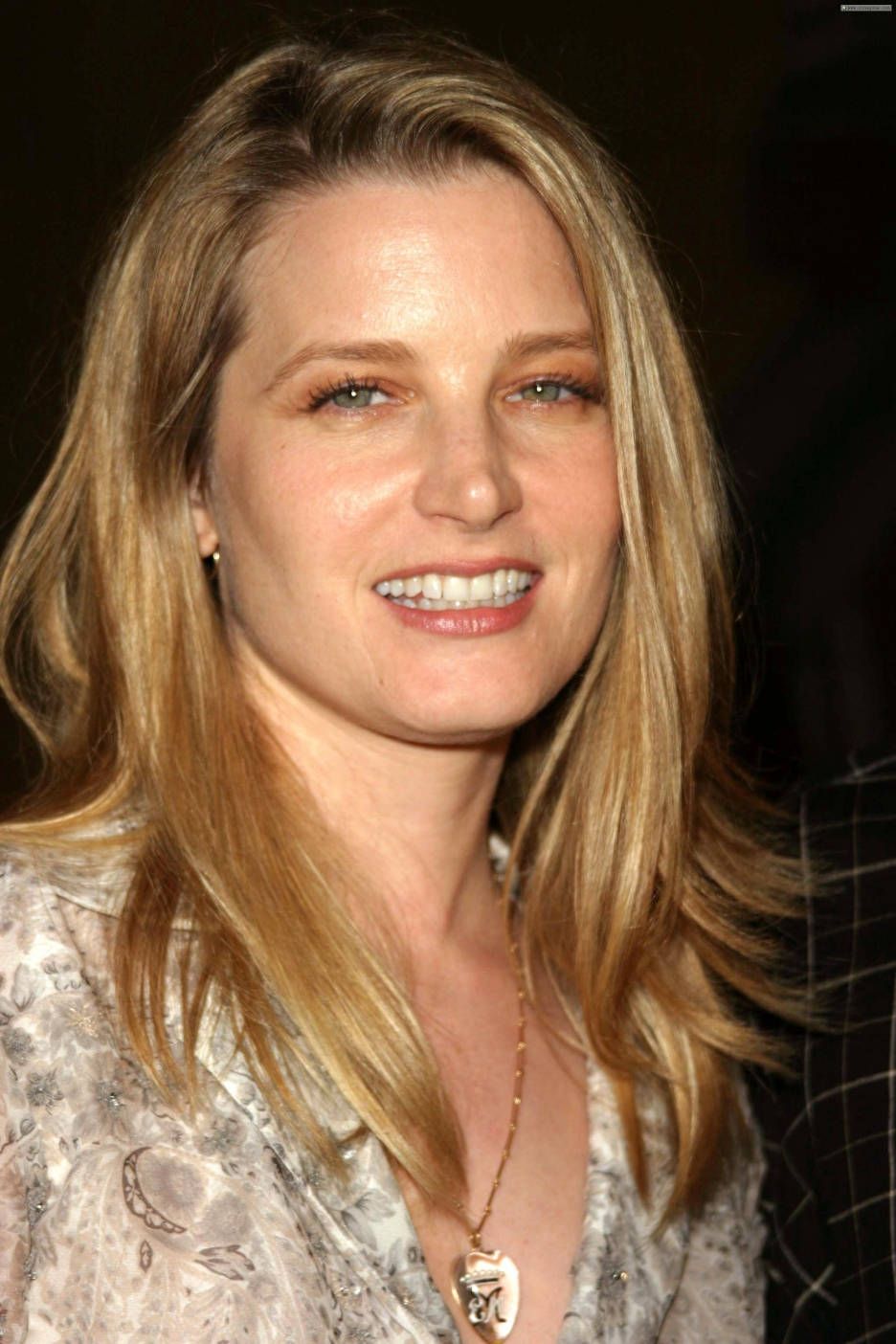 936x1404 Bridget Fonda Wallpaper