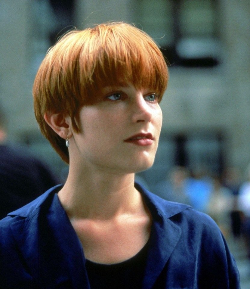 831x960 90s movie star with VERY famous family unrecognizable after appearing in legendary films you guess who she is?