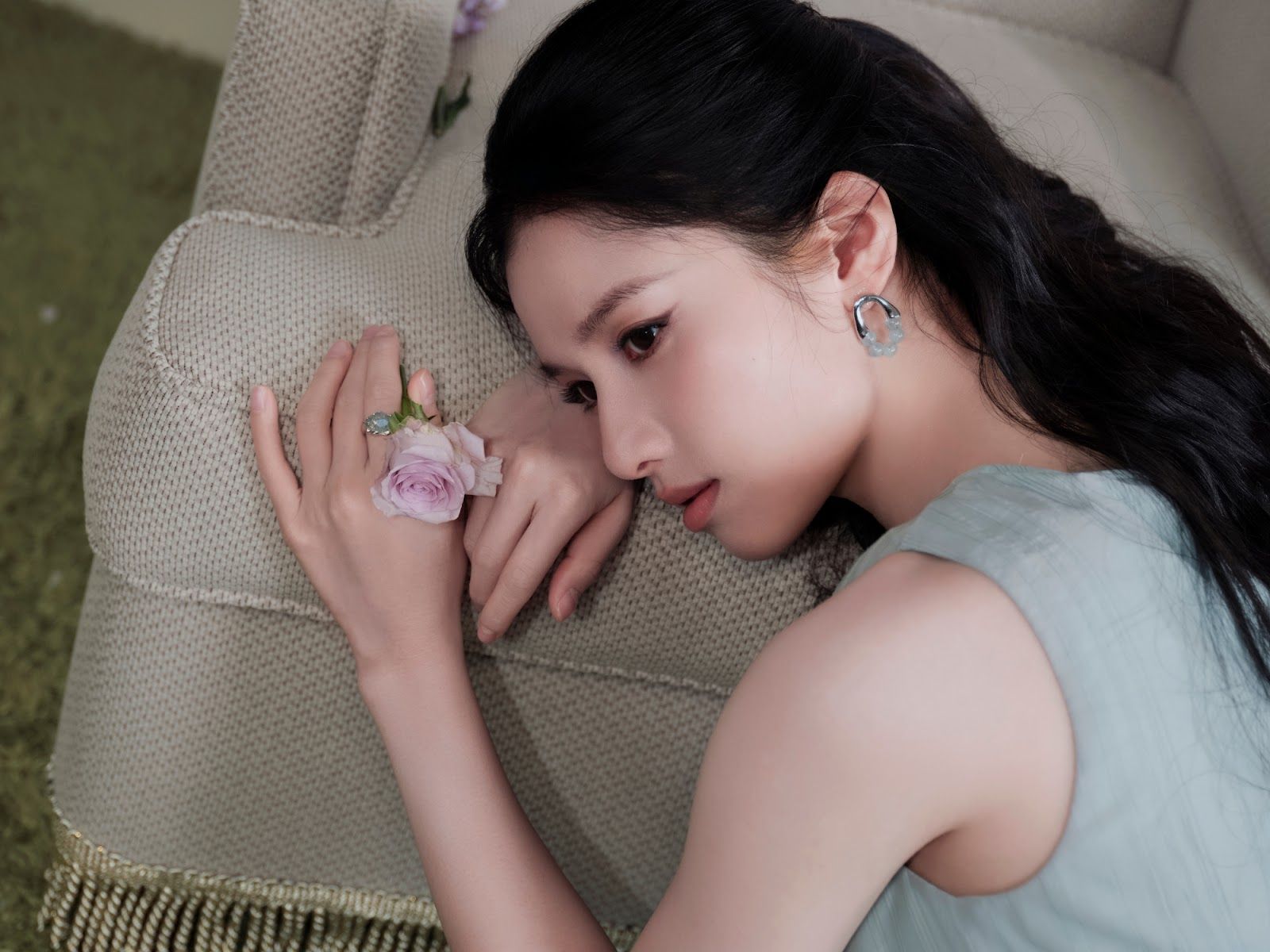 1600x1200 China Entertainment News: Zhang Jingyi at brand event