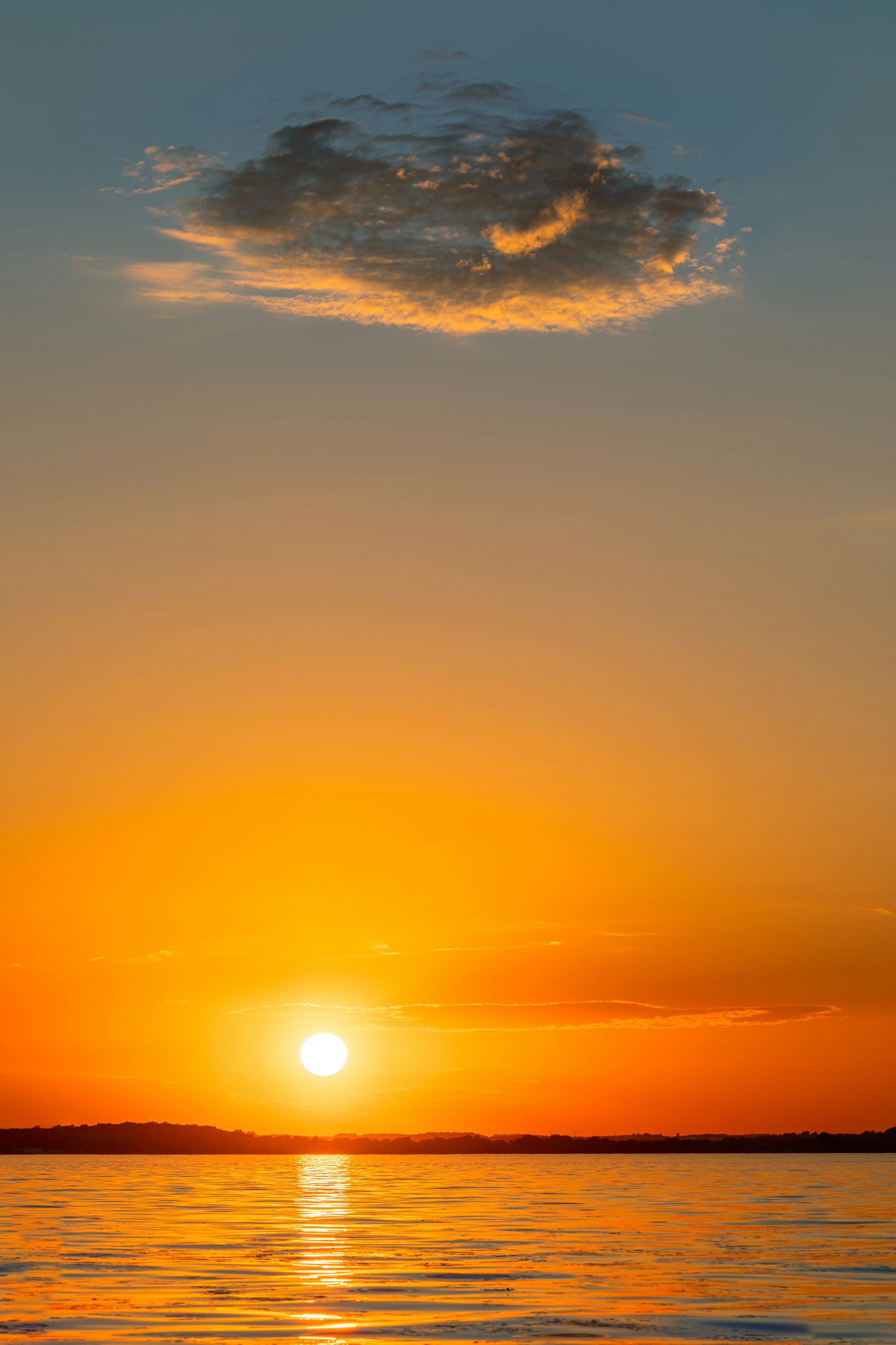 3000x4500 Sun setting over the horizon photo