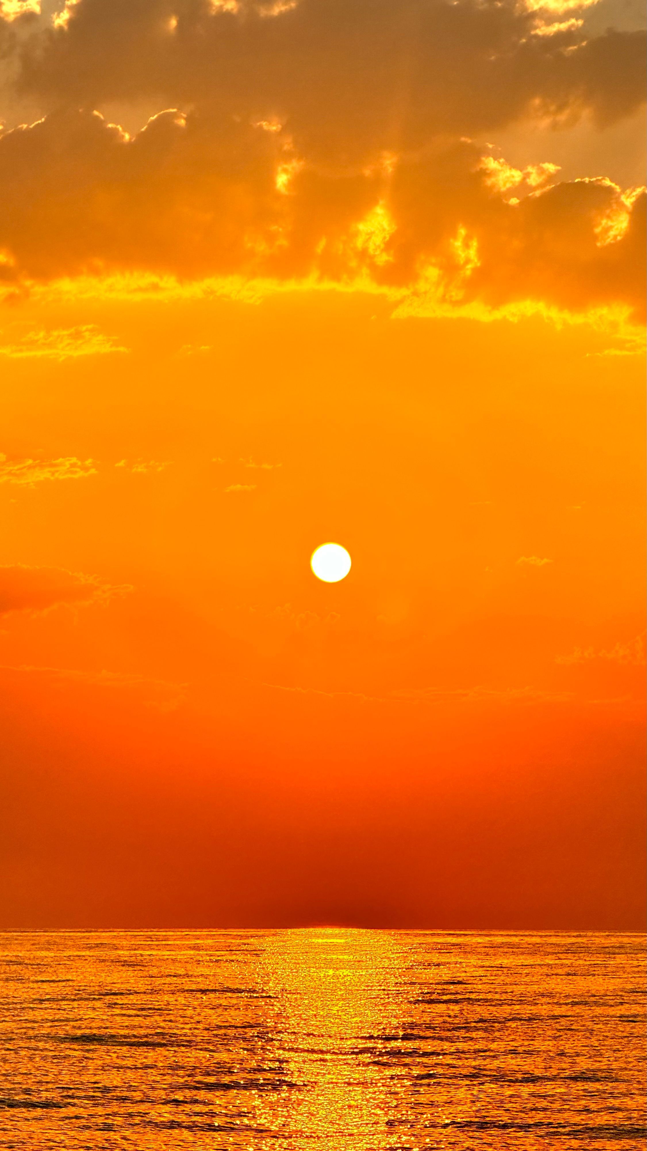 2251x4002 Golden Sky over Ocean at Sunset · Free