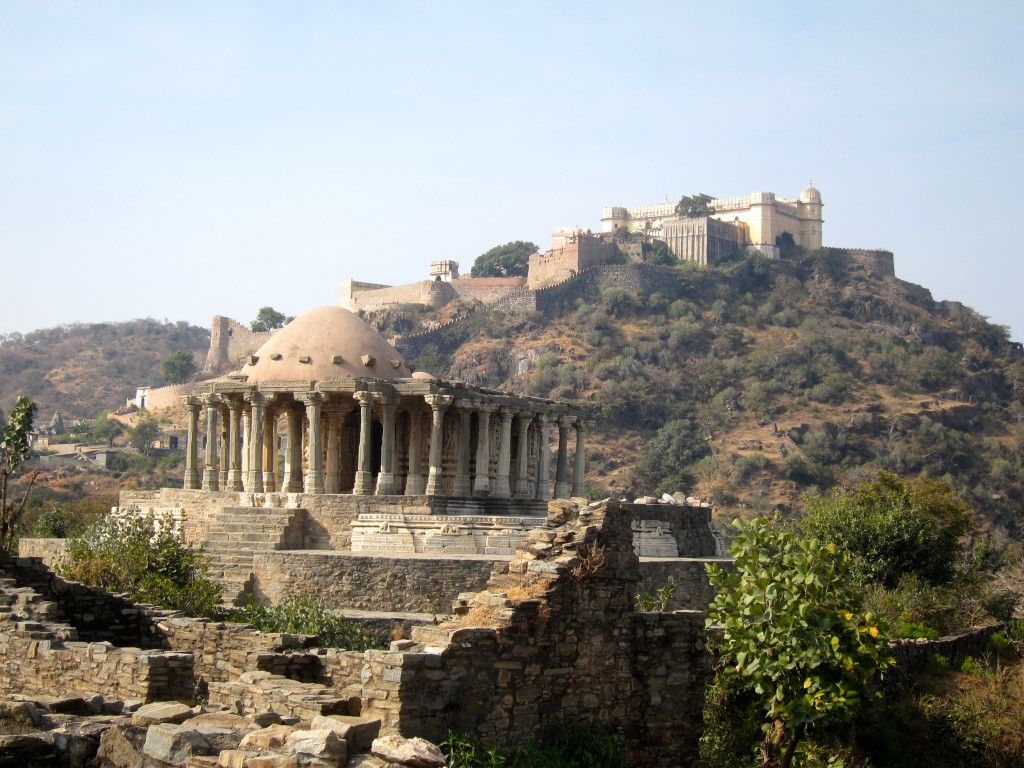 1024x768 Kumbhalgarh and Ranakpur, India. January 2014