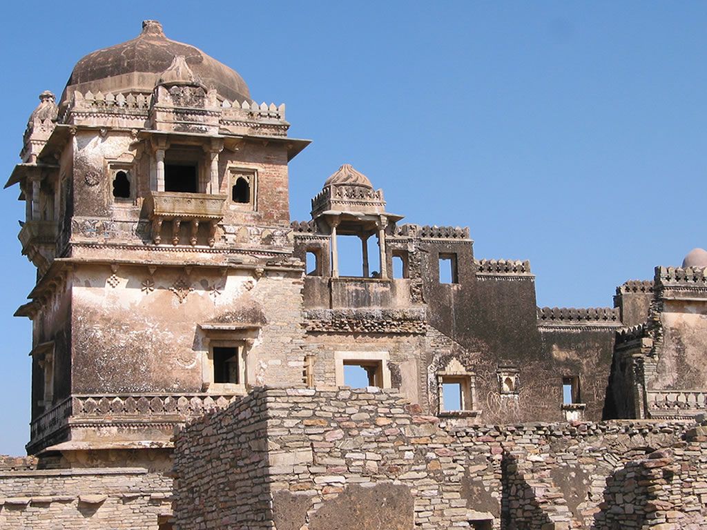 1024x768 bensozia: Today's Indian Palace: Chittorgarh Fort
