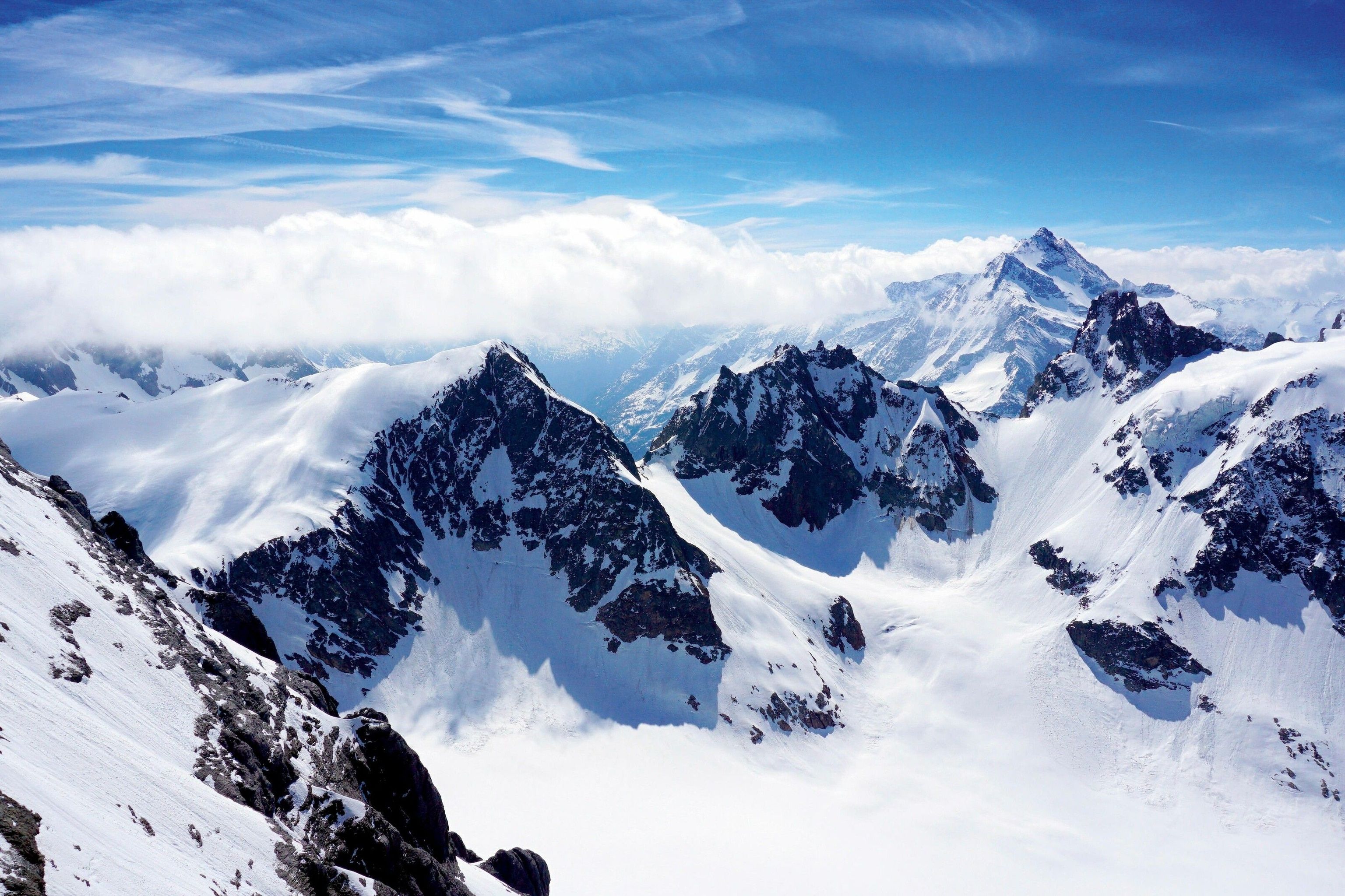 3072x2047 Freeride: perfect your ski skills in the towering Swiss resort of Engelberg