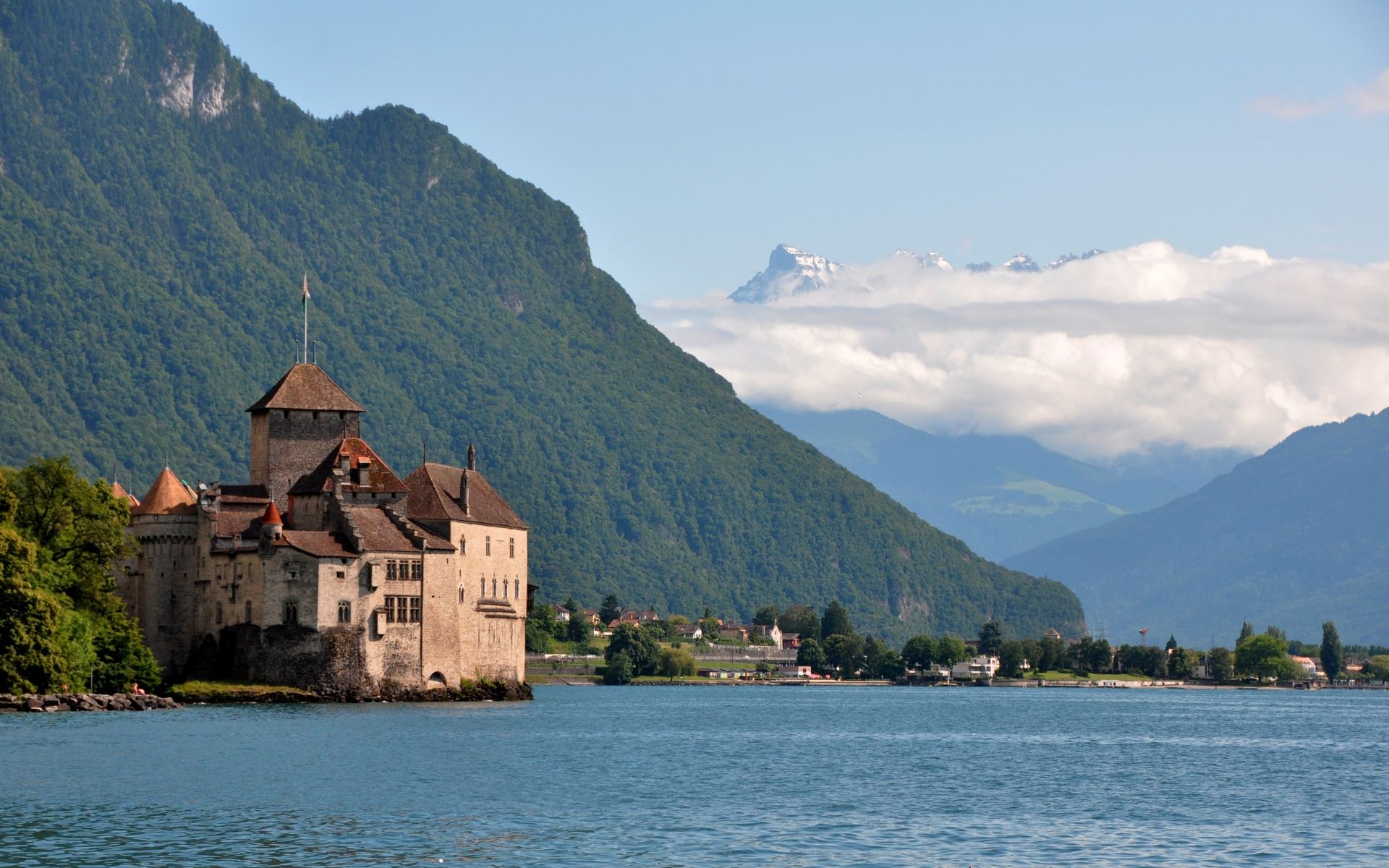 1920x1200 Chateau de Chillon: Stunning Swiss Castle in Veytaux HD Wallpaperx1200