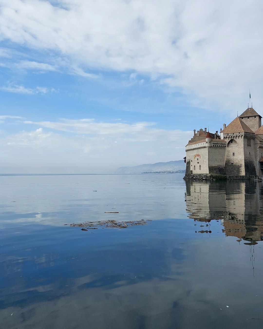 1080x1350 Chillon Castle