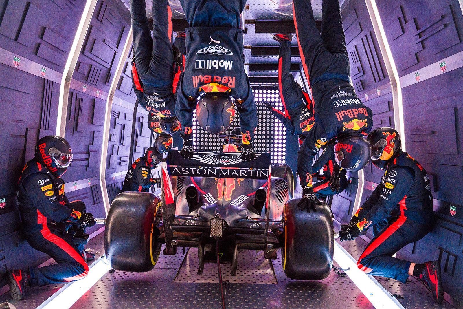 1600x1067 Aston Martin Red Bull Racing's Zero G Pit Stop