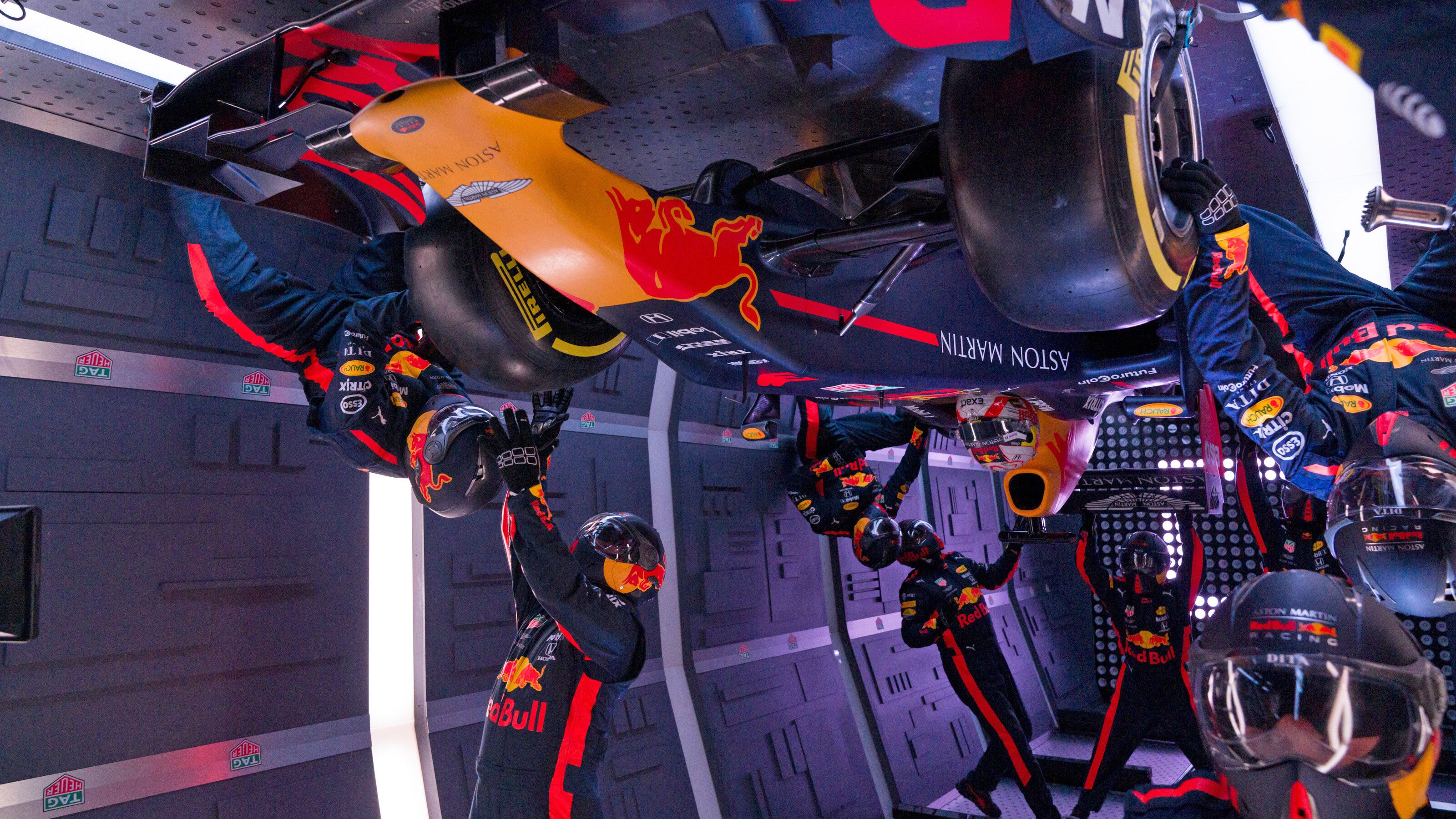 3200x1800 Red Bull's F1 team have completed a zero gravity pit stop